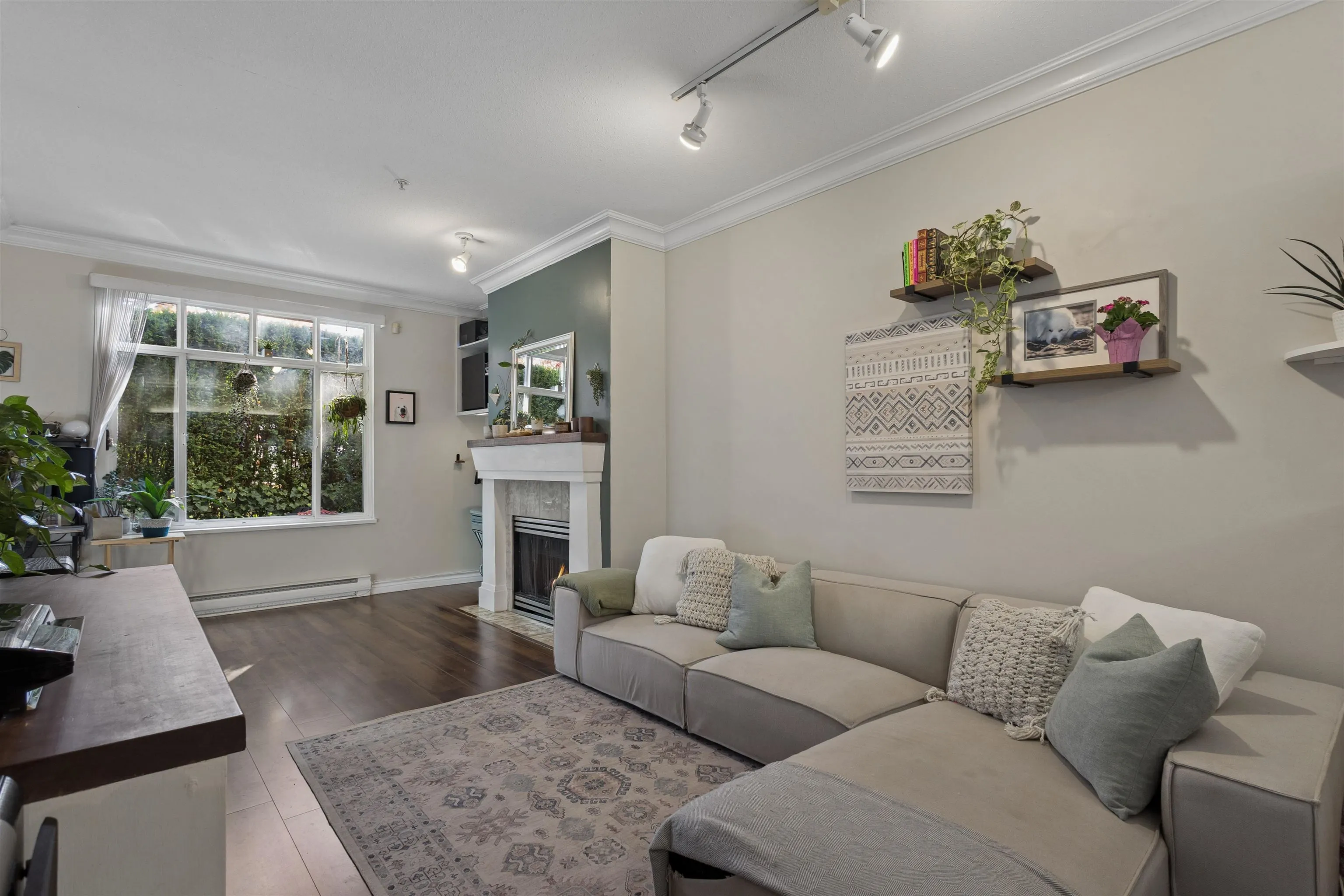 1675 W 10th Avenue #101