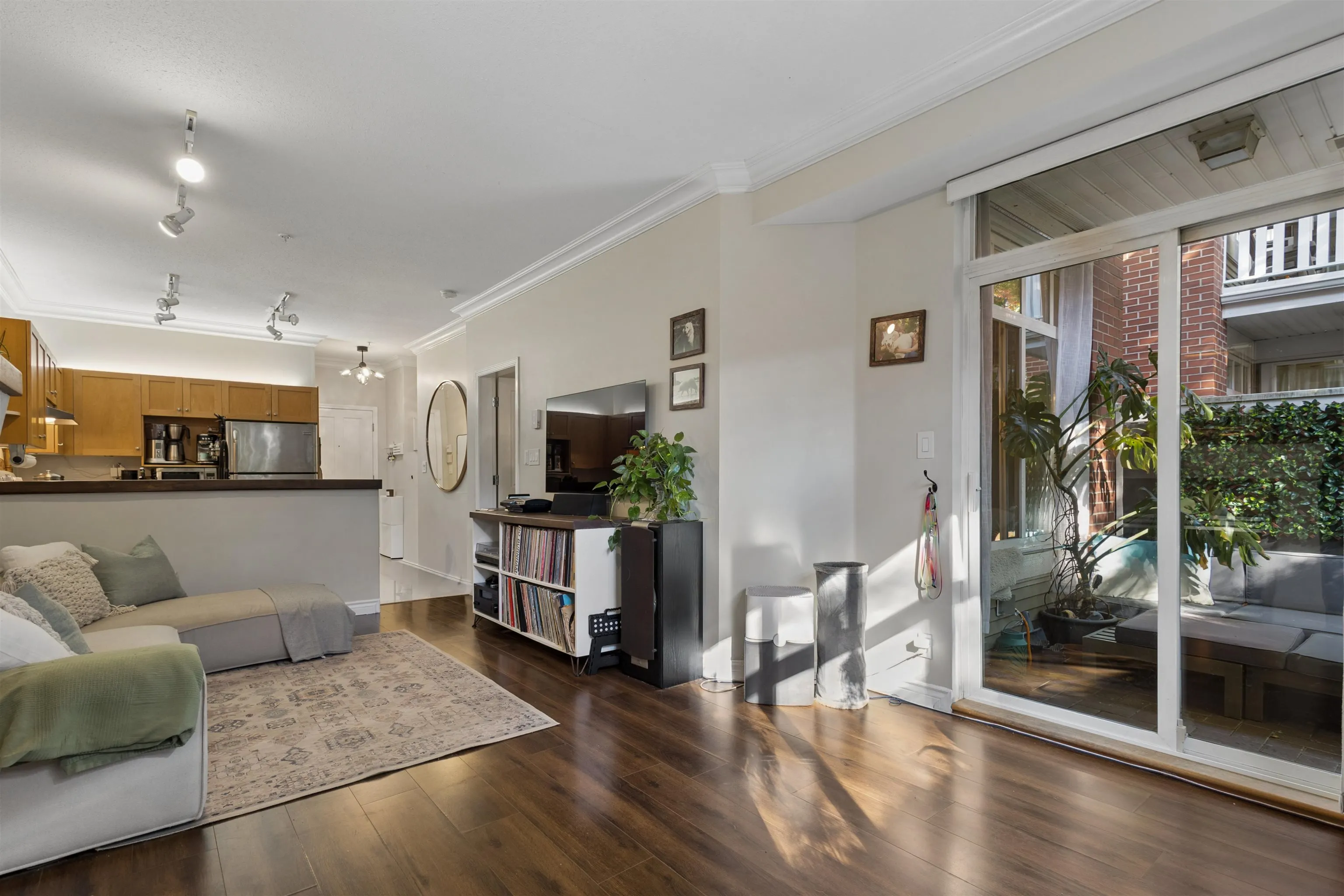 1675 W 10th Avenue #101