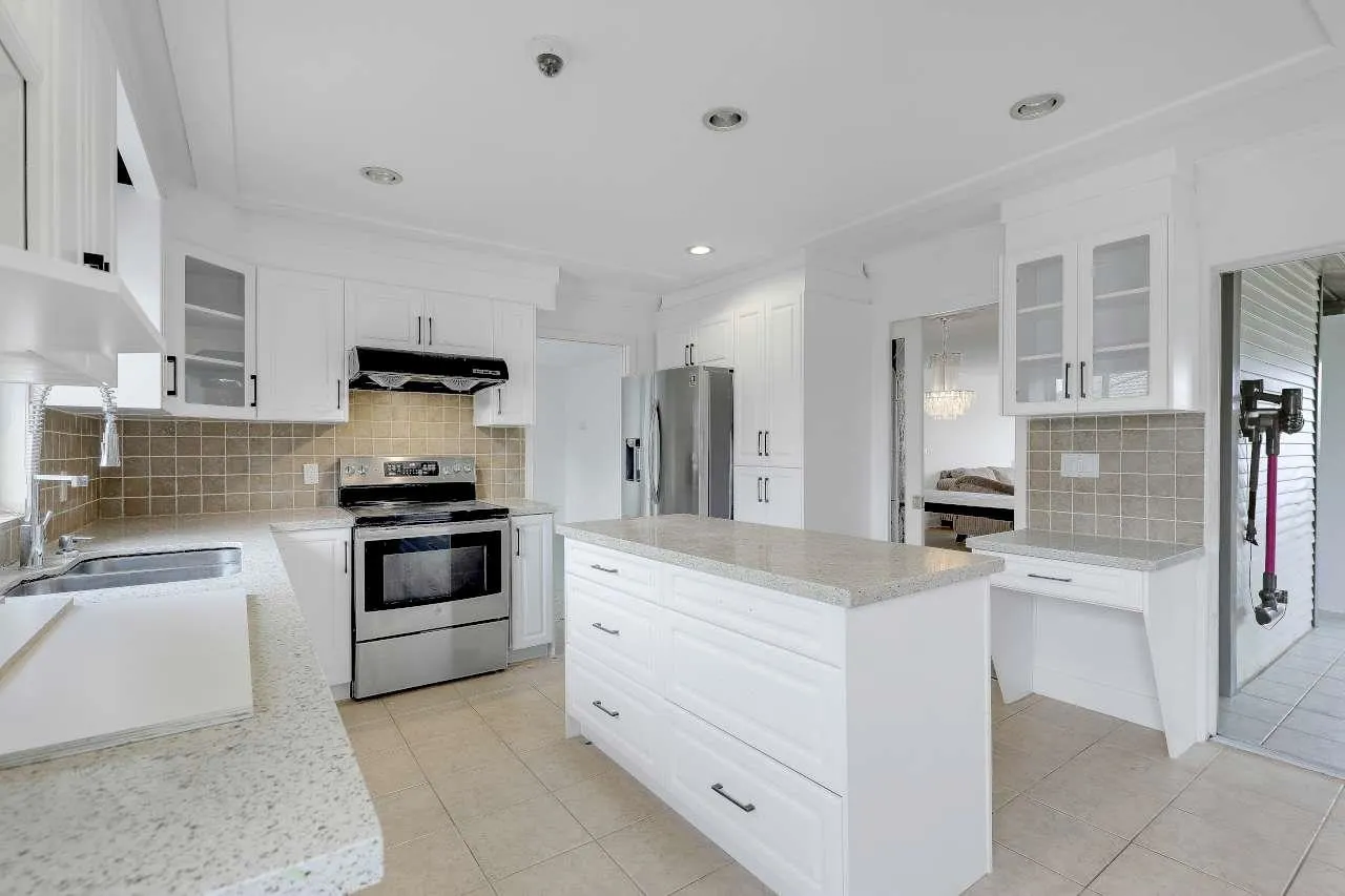 6832 127a Street