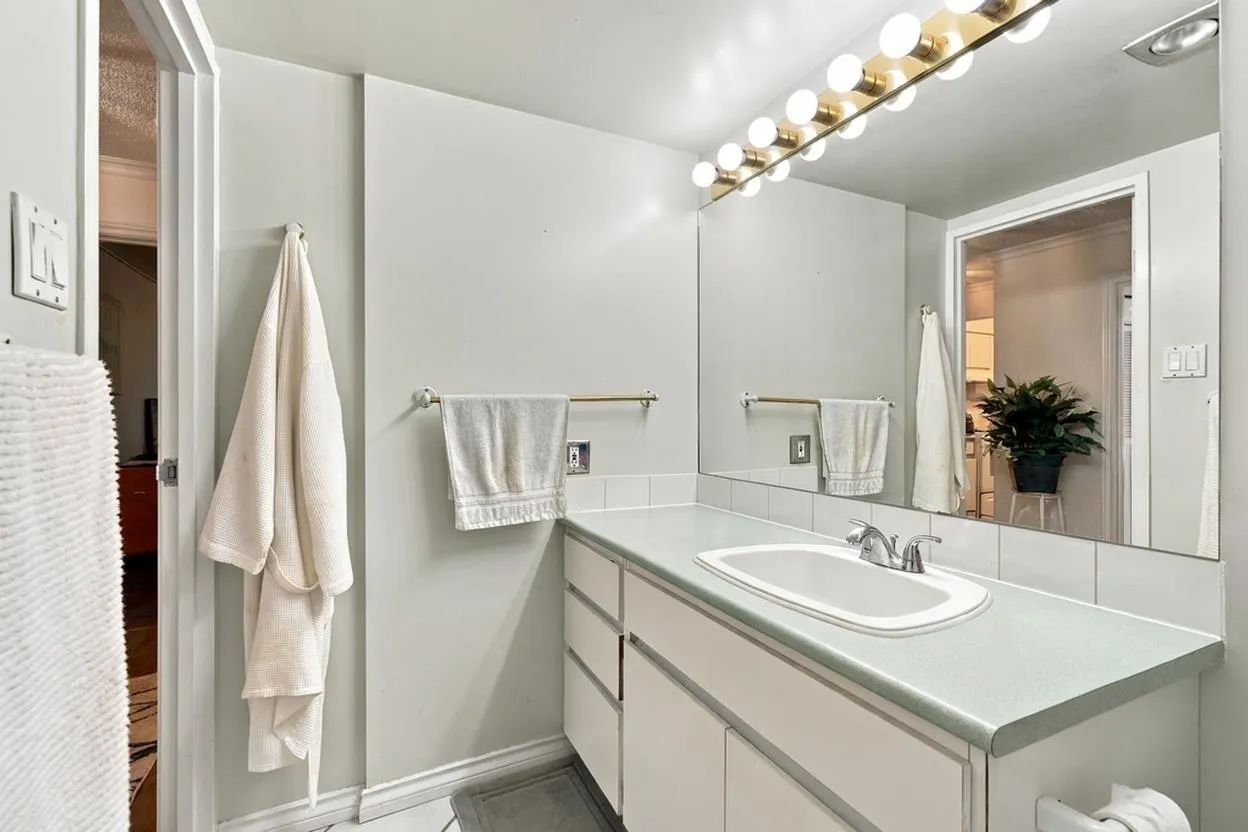 2024 Fullerton Avenue #403
