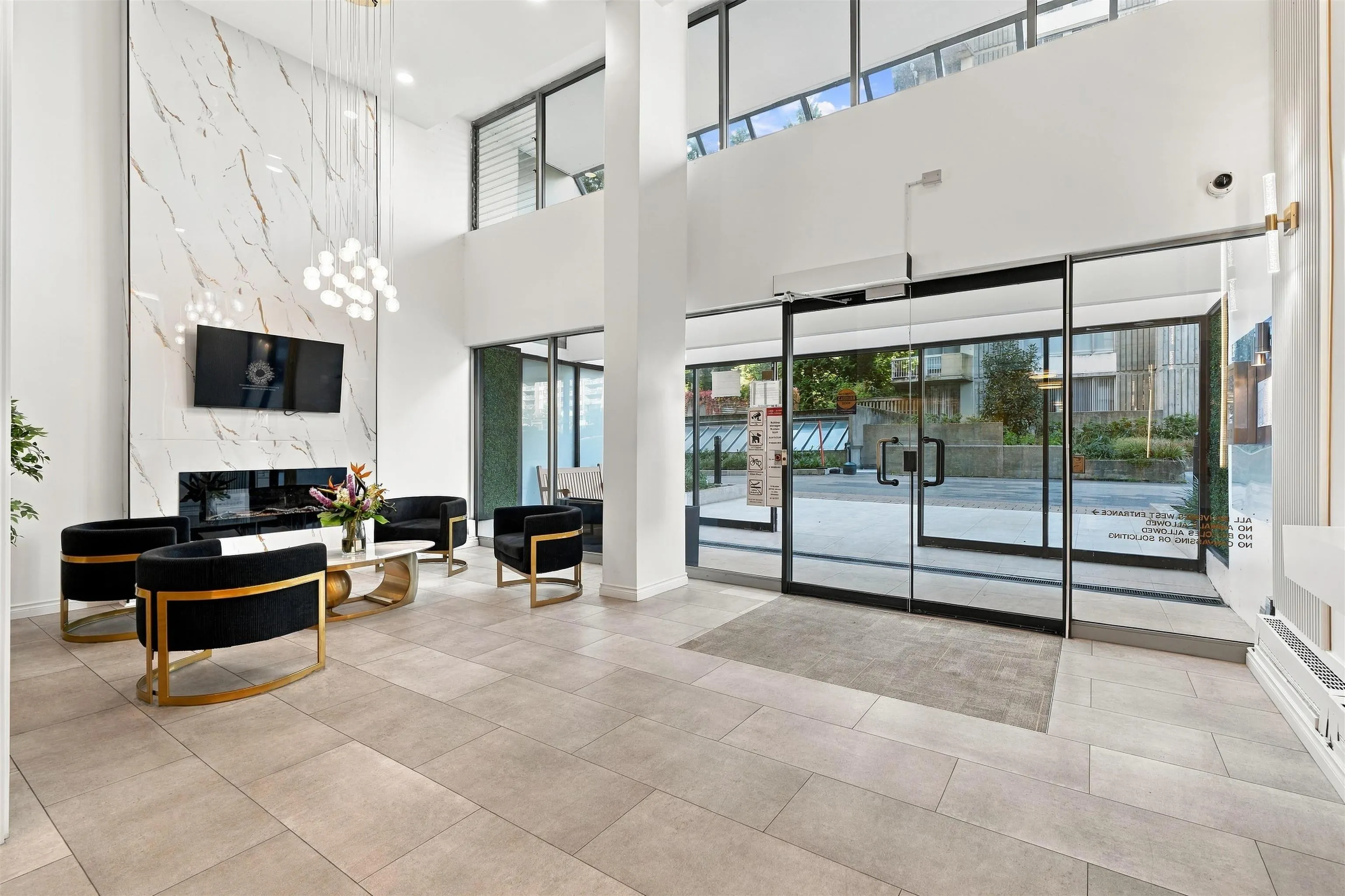 2024 Fullerton Avenue #403
