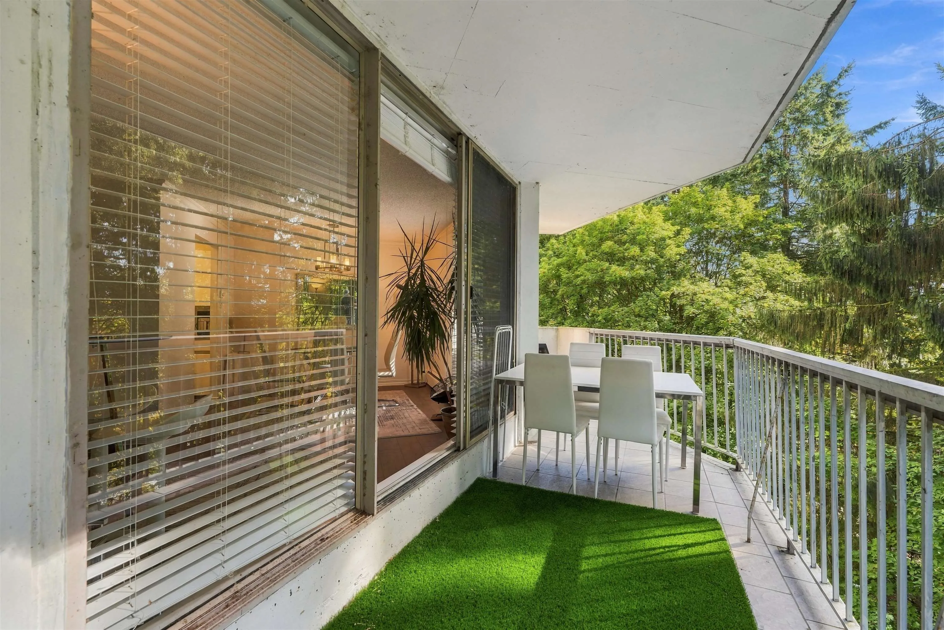 2024 Fullerton Avenue #403