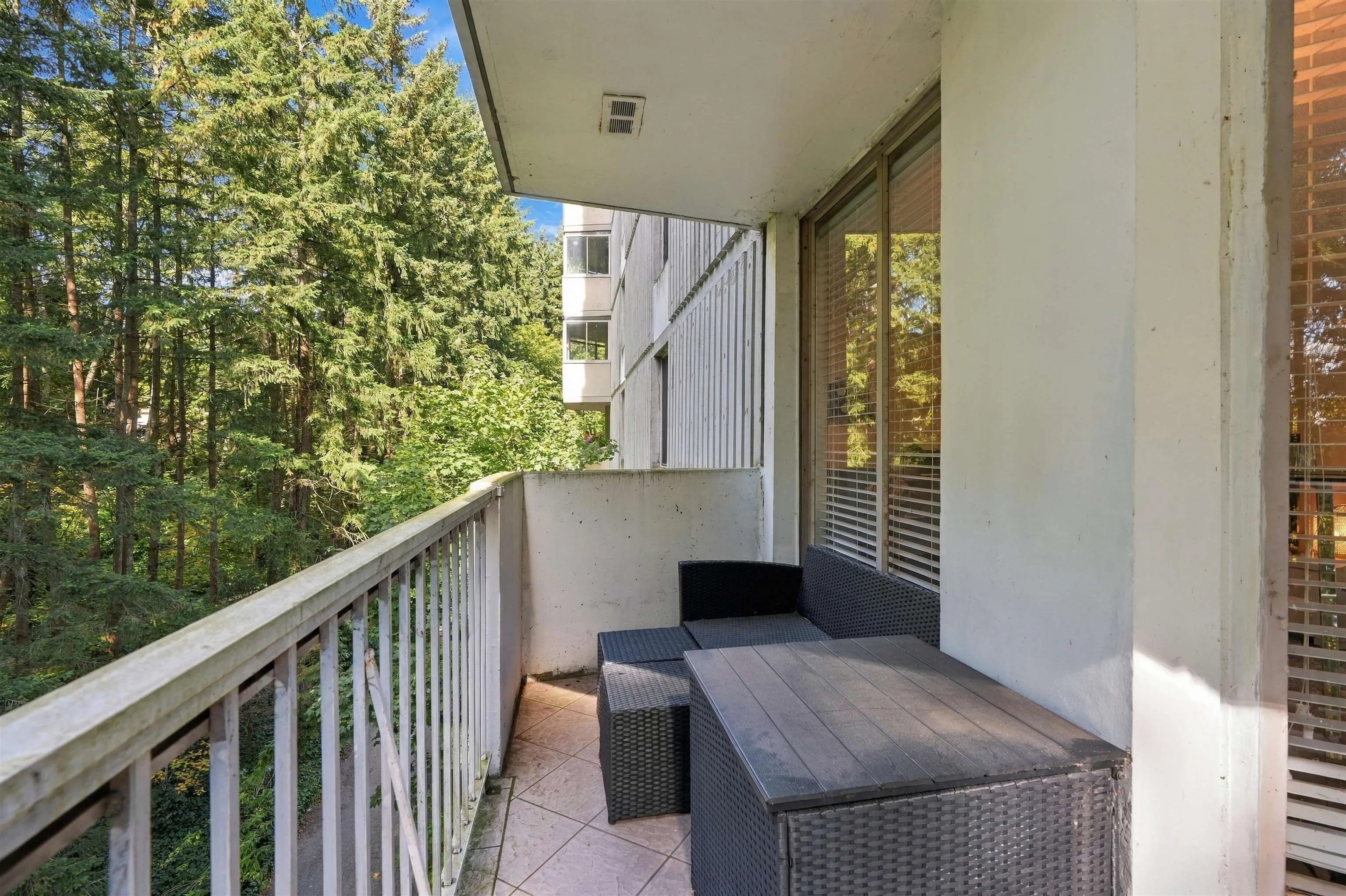 2024 Fullerton Avenue #403