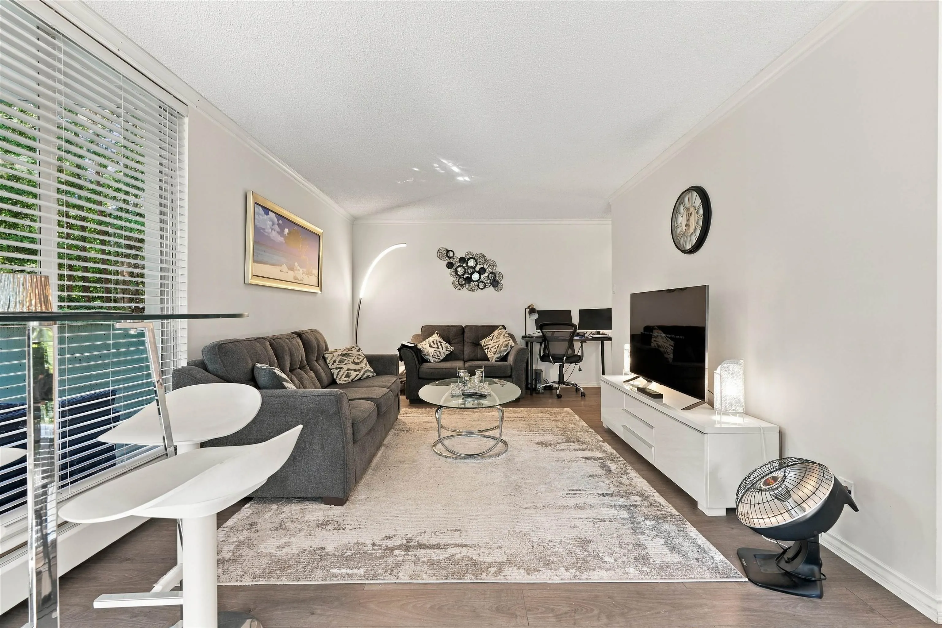2024 Fullerton Avenue #403