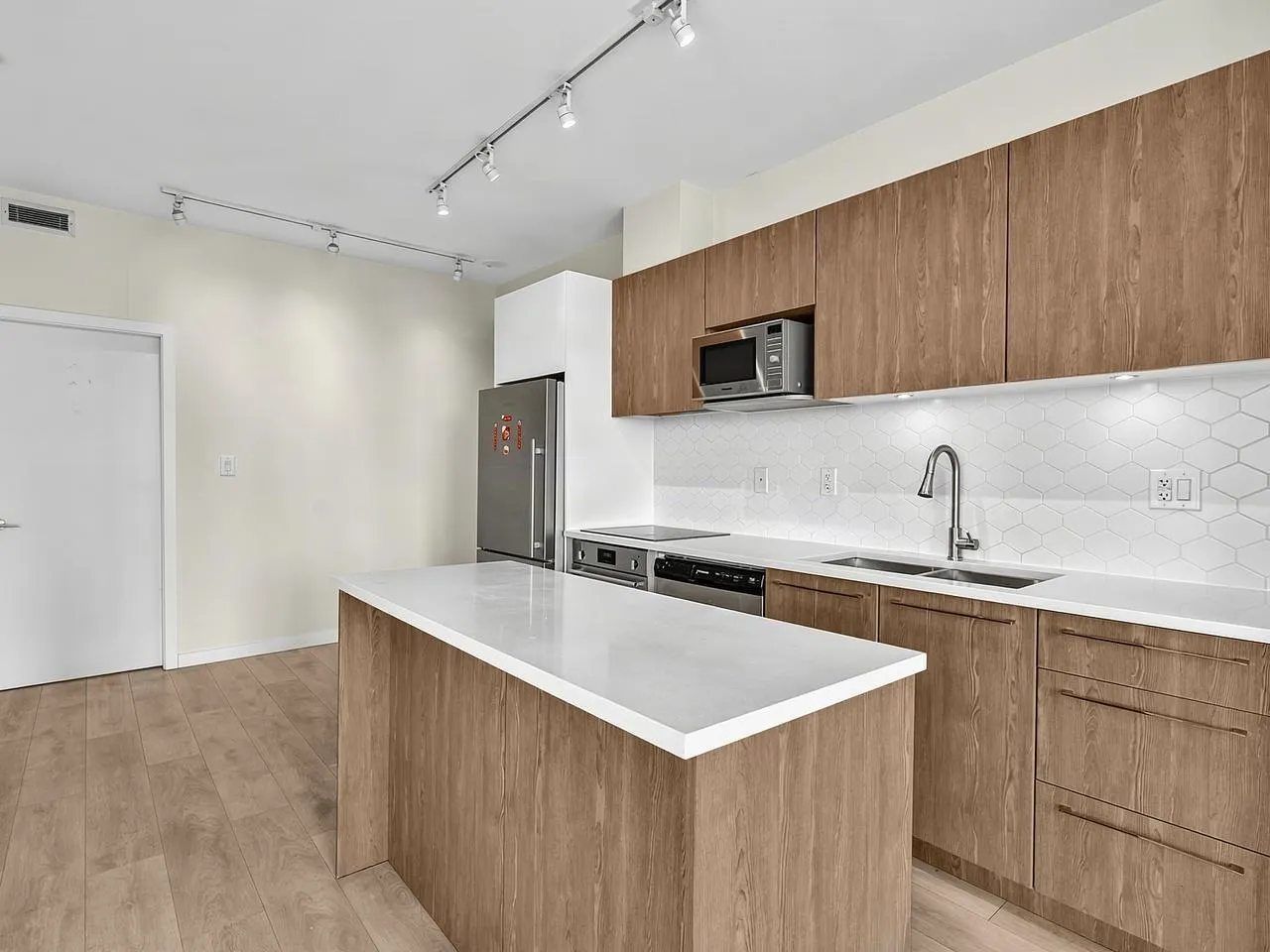 691 North Road #1202
