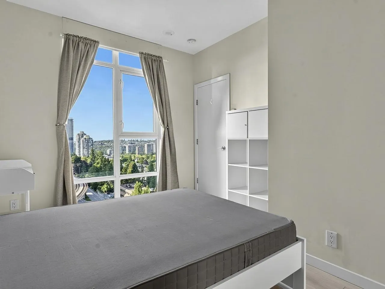 691 North Road #1202