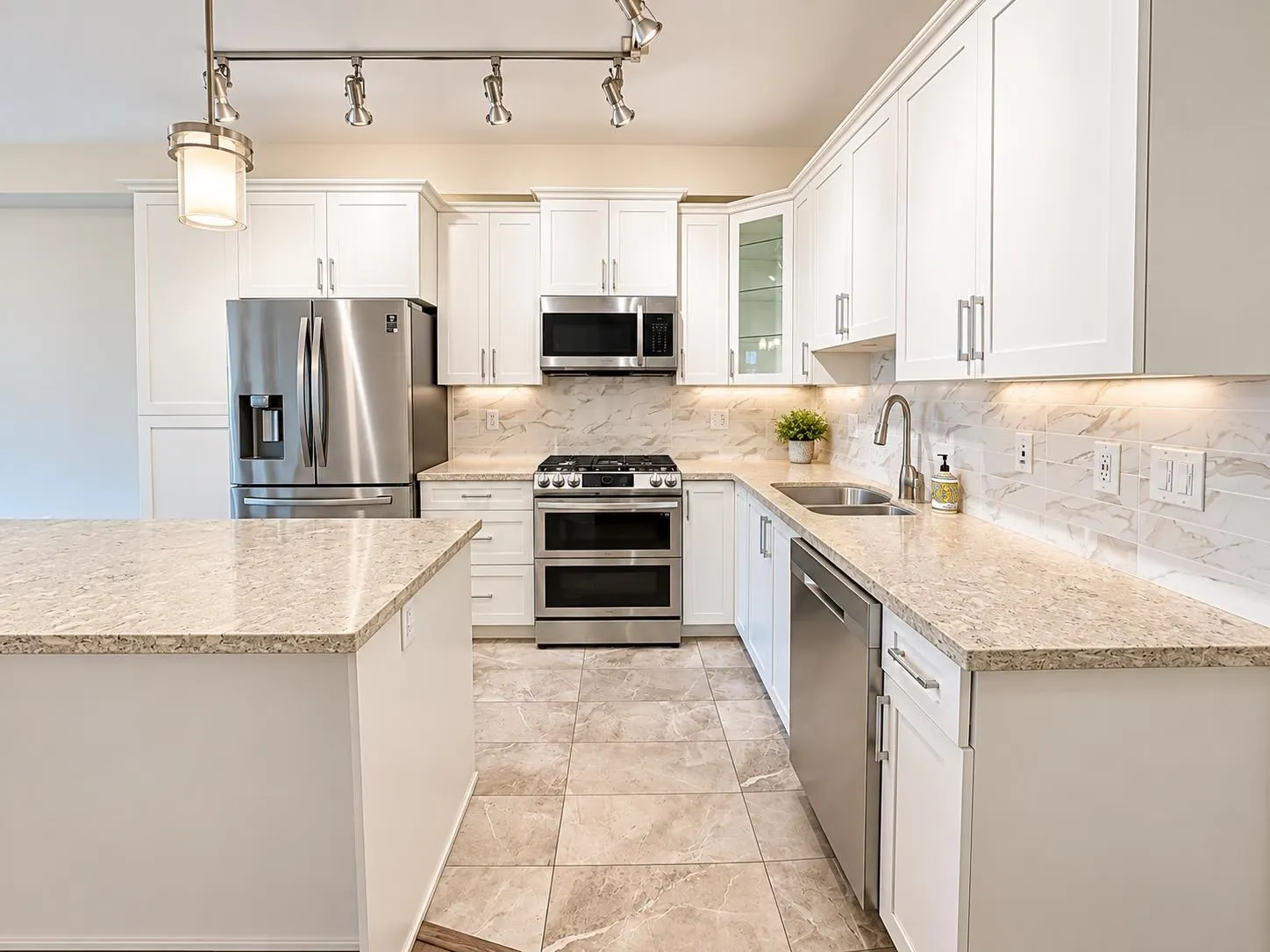 8561 203a Street #405