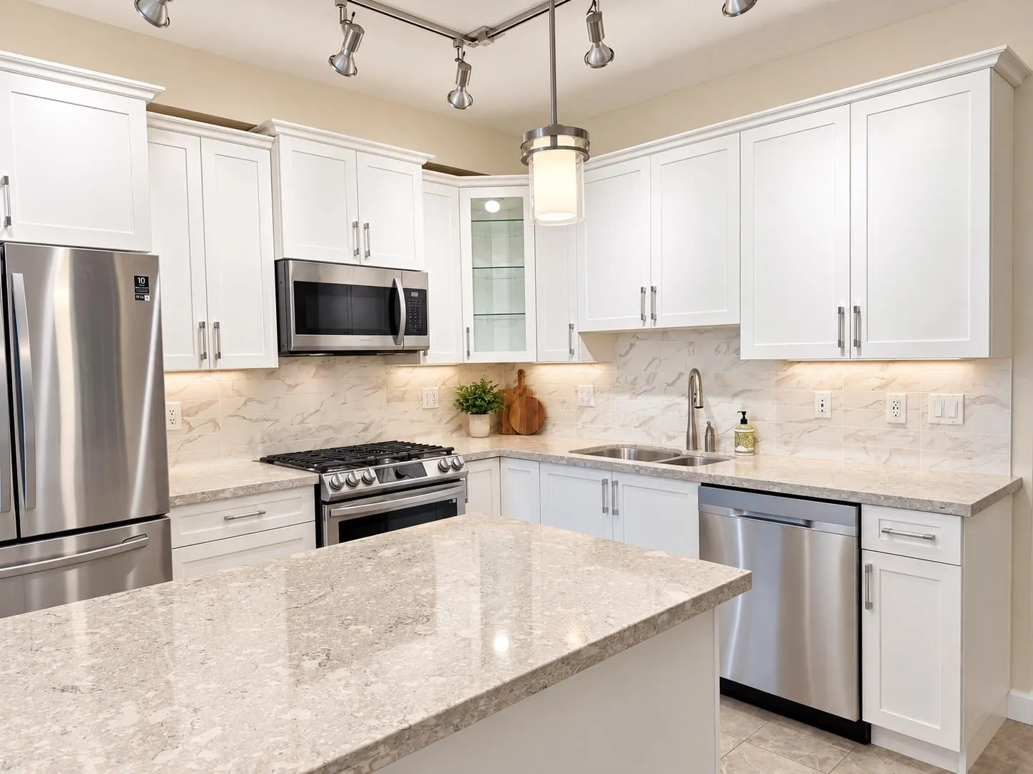 8561 203a Street #405
