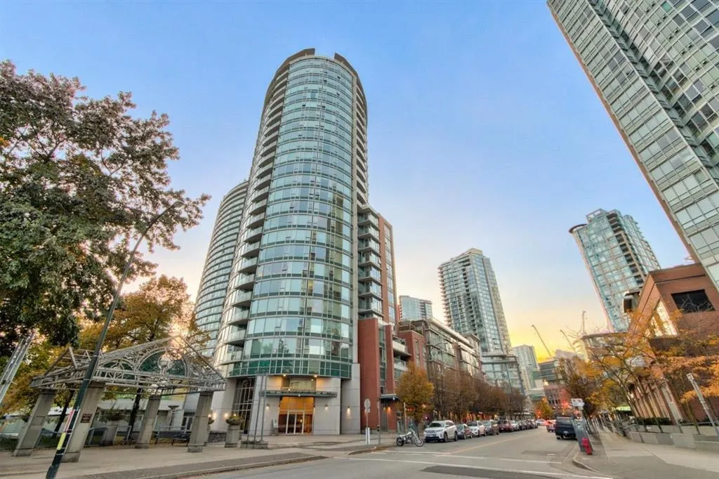58 Keefer Place #1203