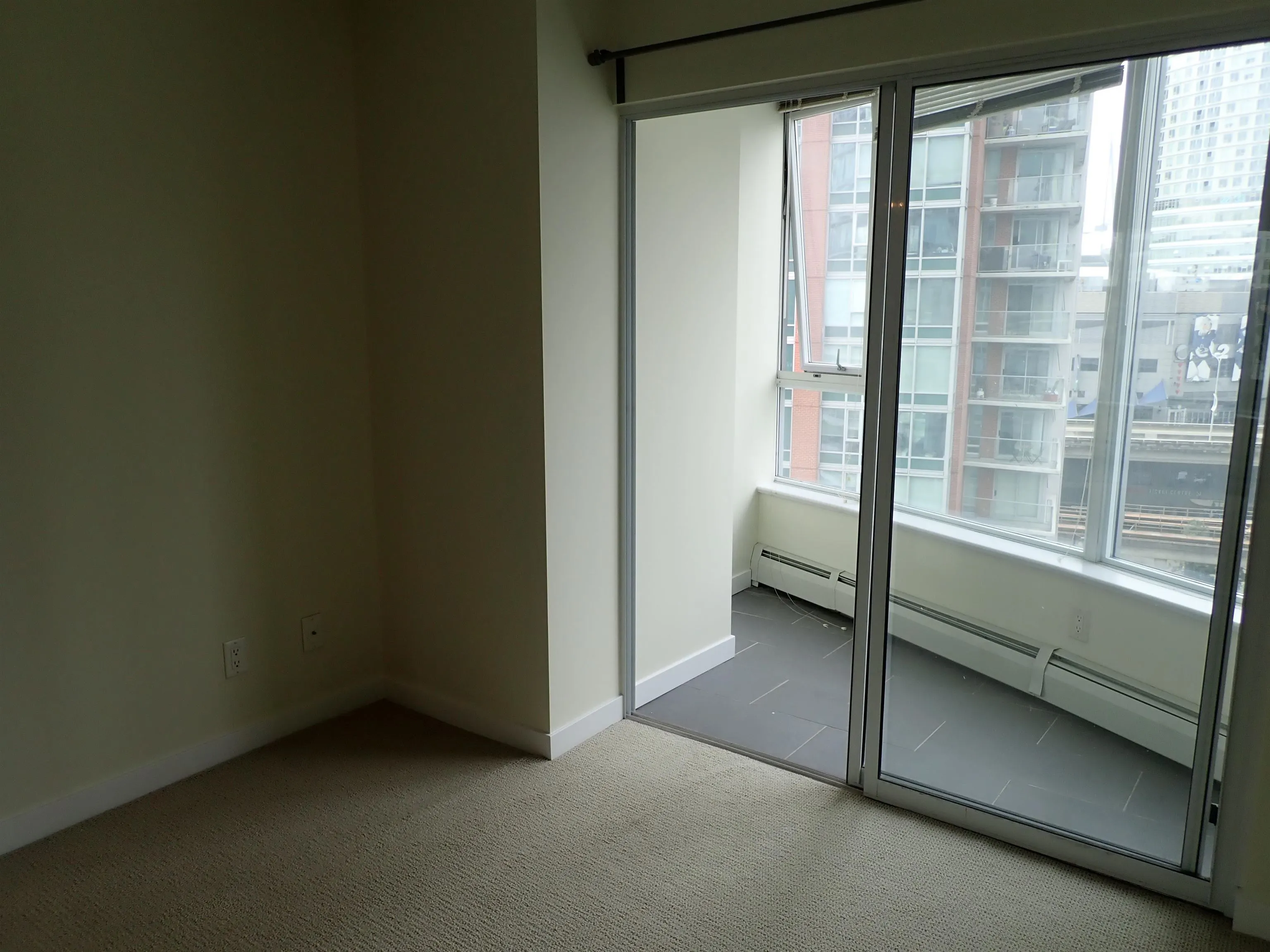 58 Keefer Place #1203