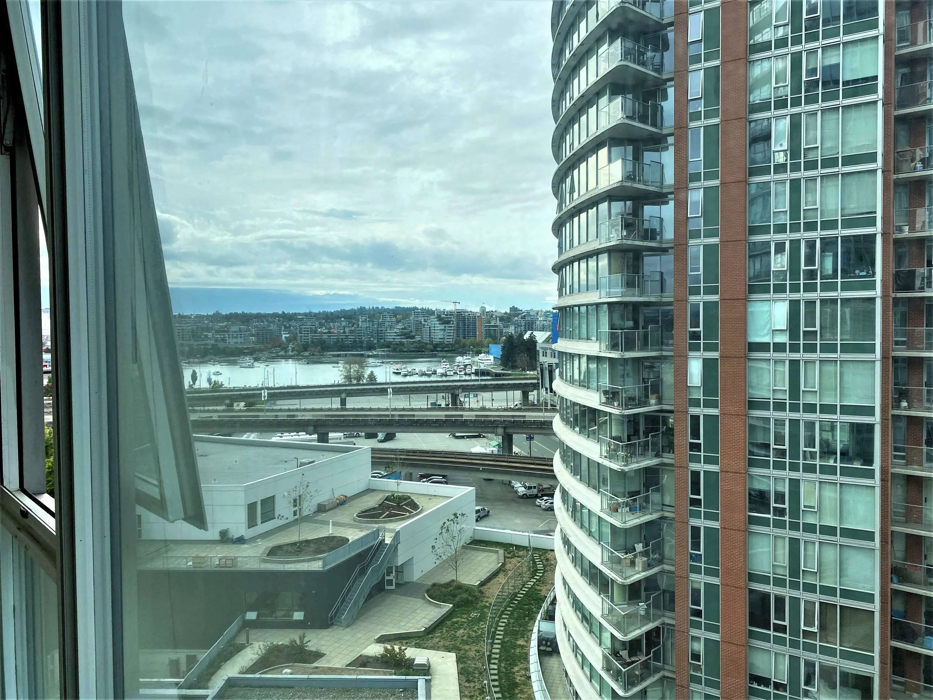 58 Keefer Place #1203