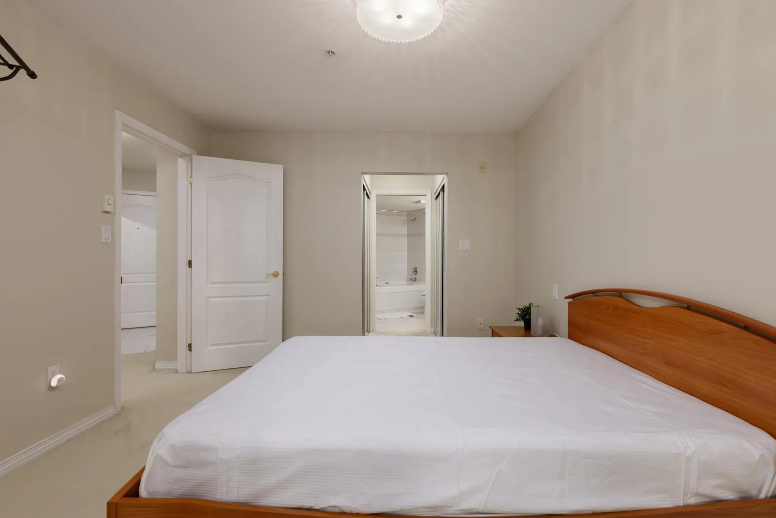 5683 Hampton Place #305