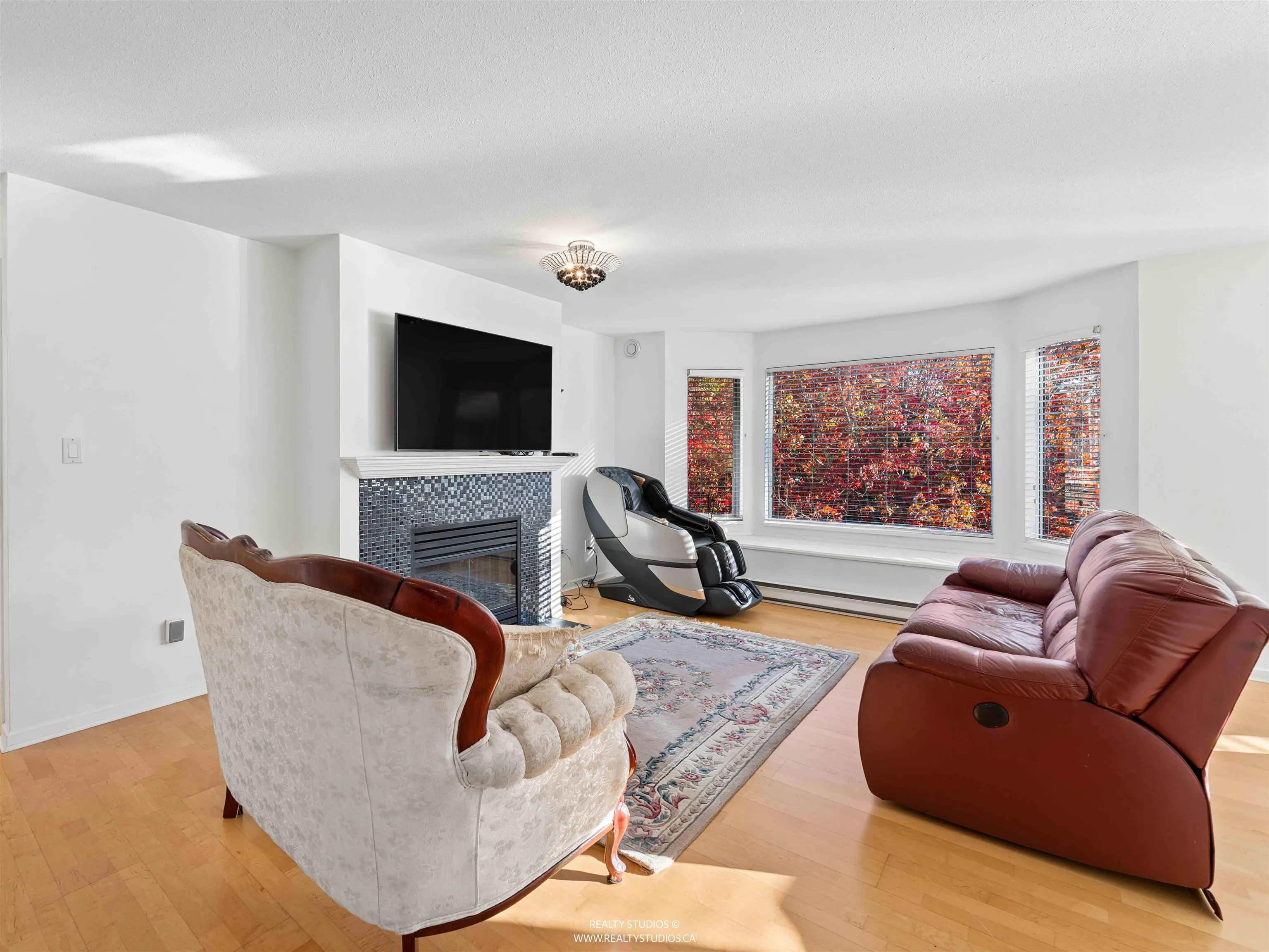 3183 Esmond Avenue #504