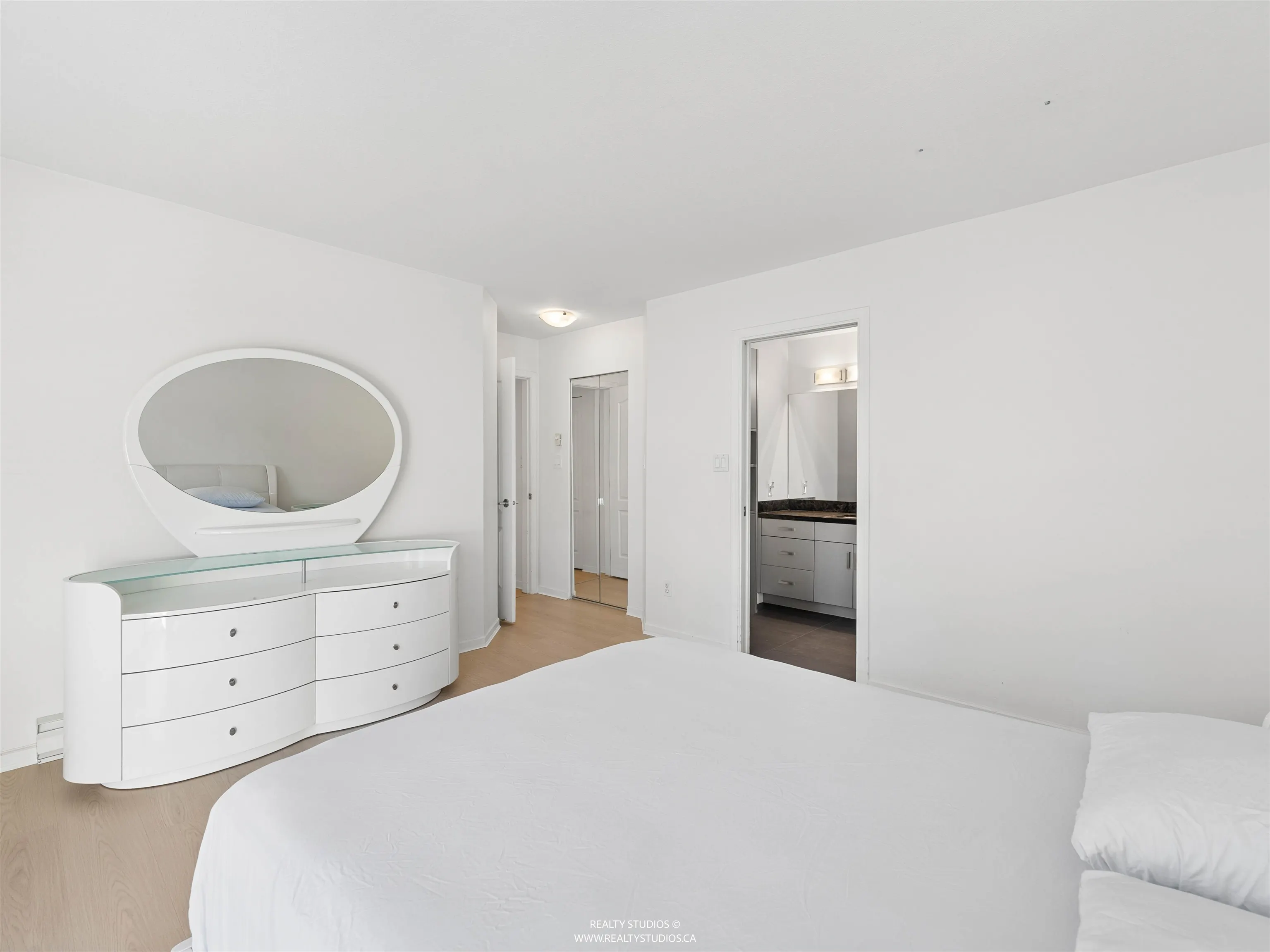 3183 Esmond Avenue #504