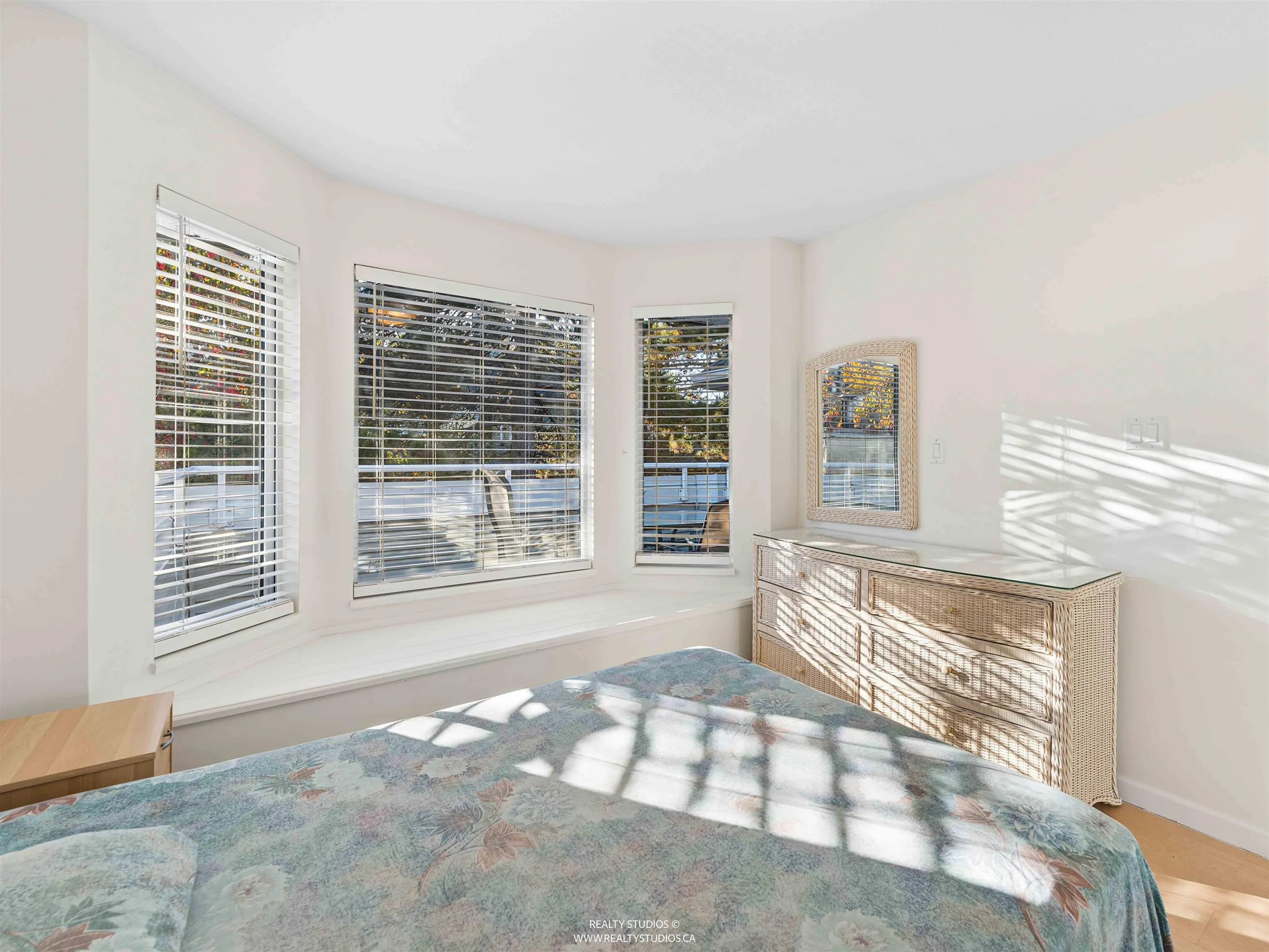 3183 Esmond Avenue #504
