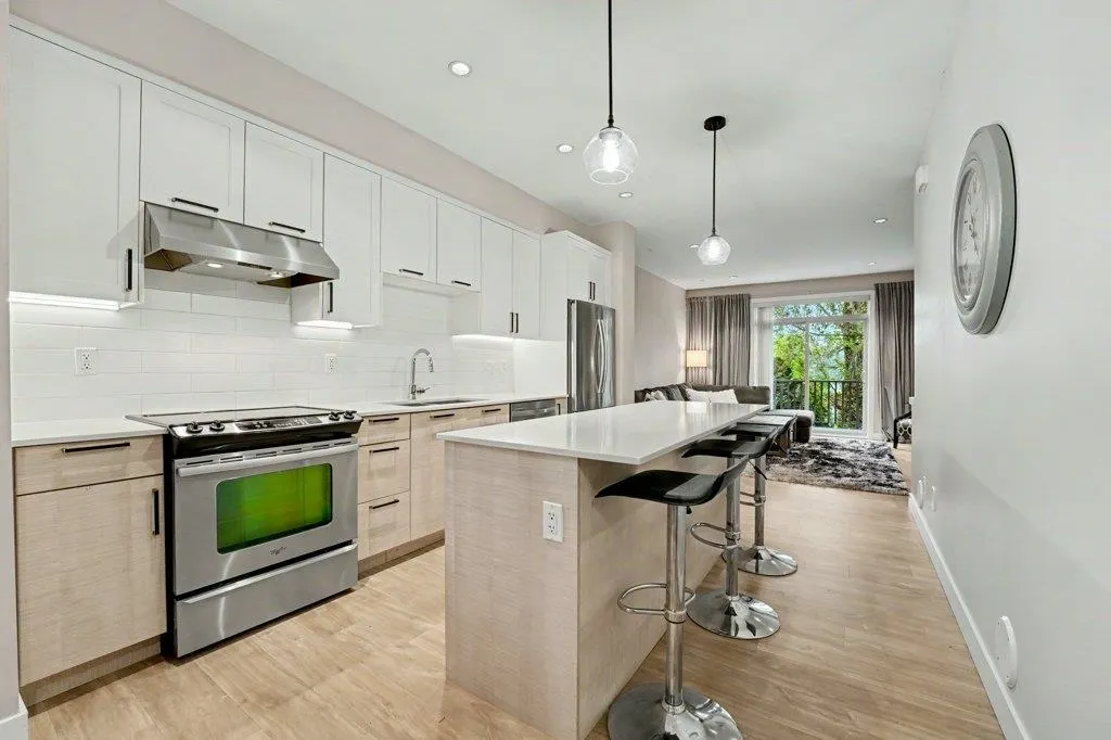 1708 King George Boulevard #8