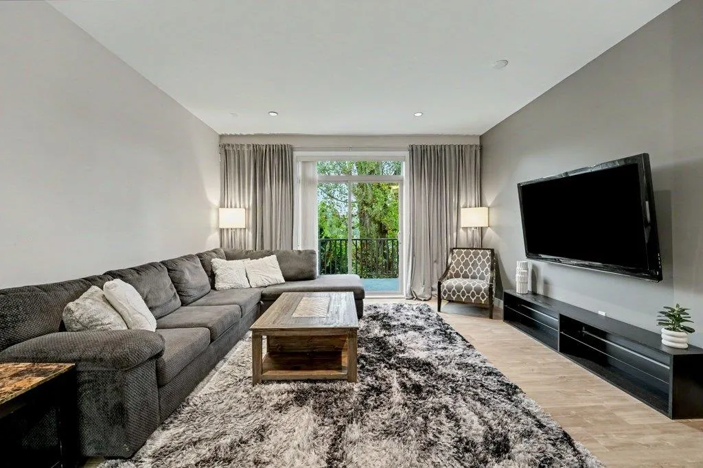 1708 King George Boulevard #8