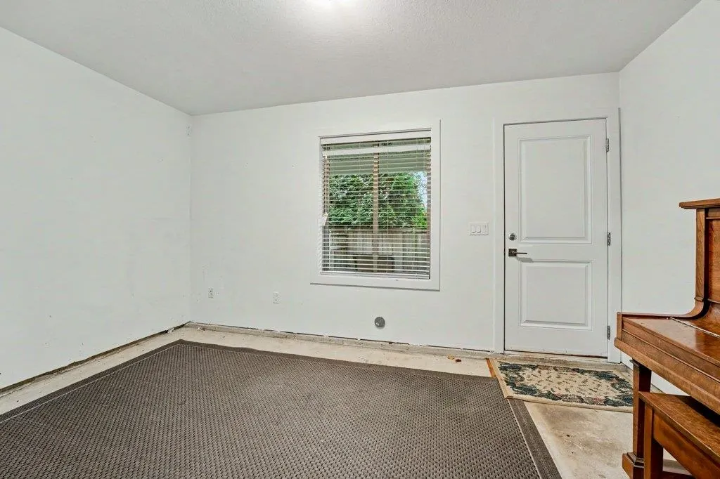1708 King George Boulevard #8