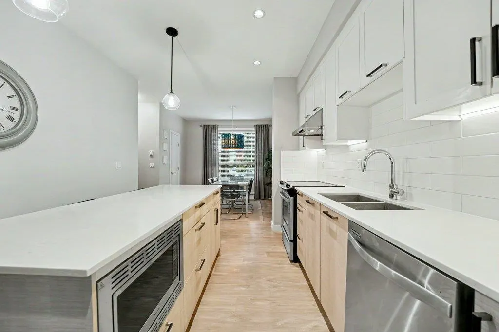 1708 King George Boulevard #8