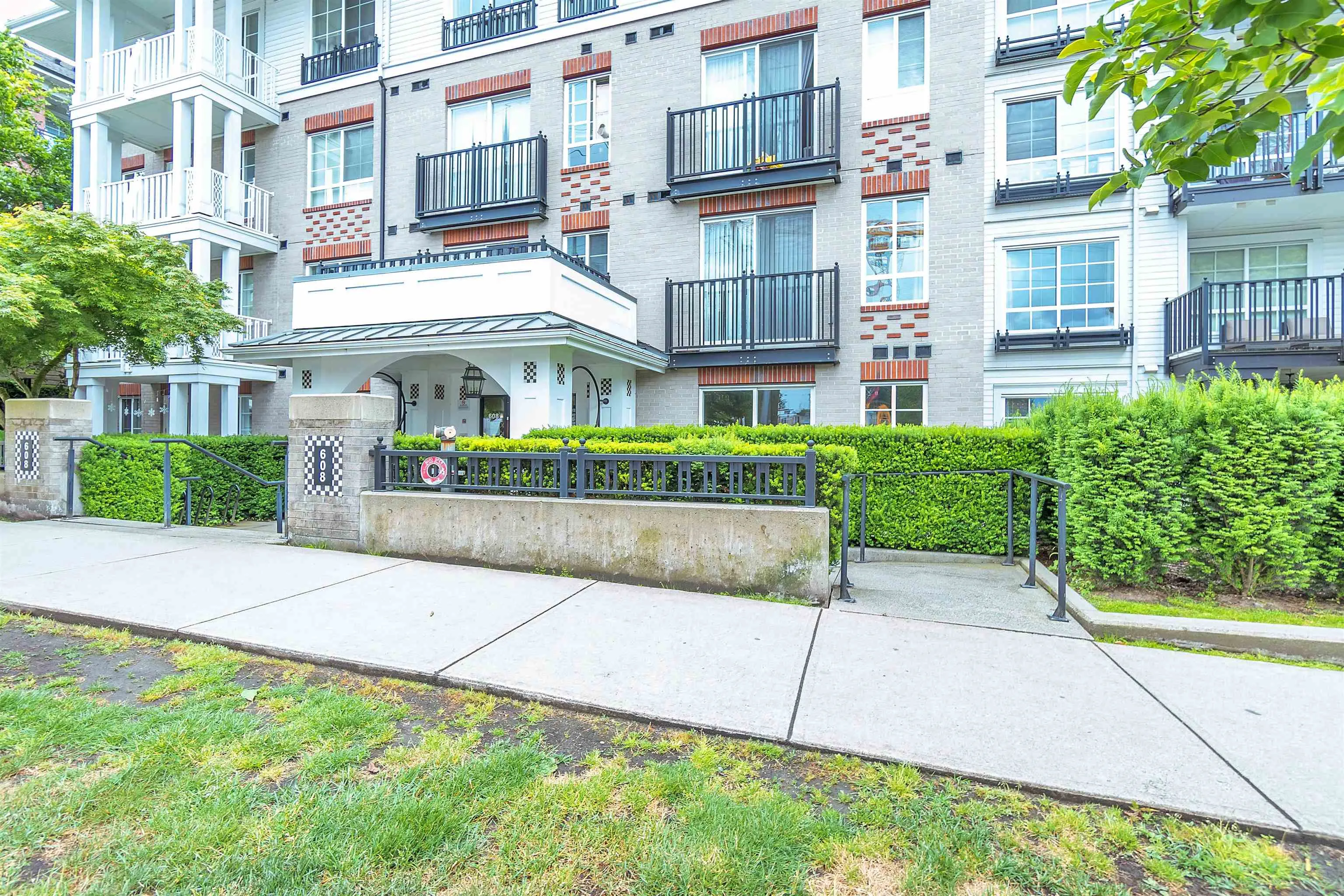 608 Como Lake Avenue #107