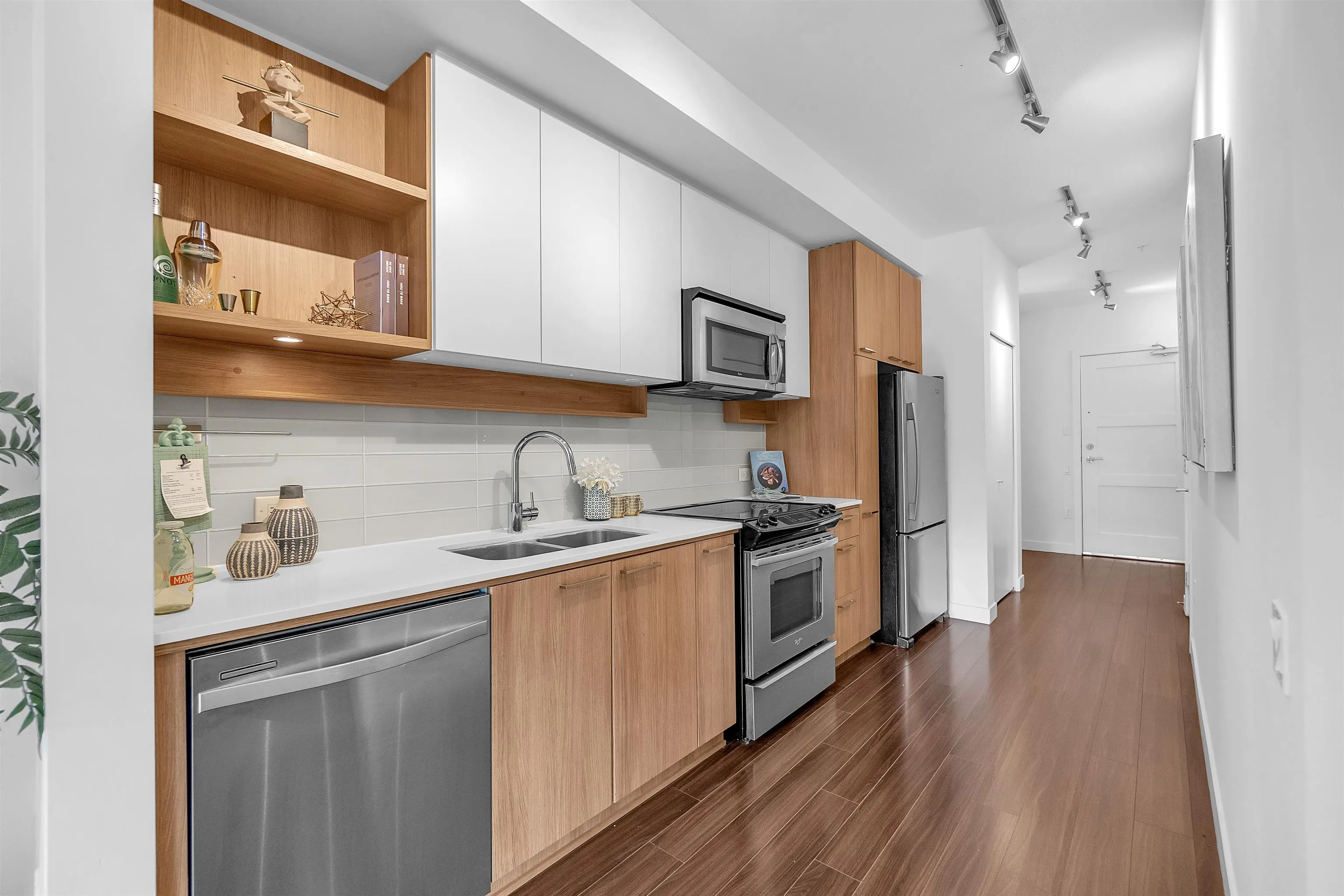 608 Como Lake Avenue #107