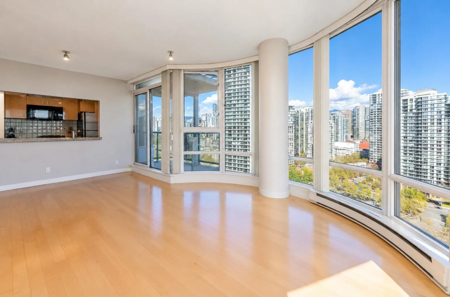 1067 Marinaside Crescent #1907