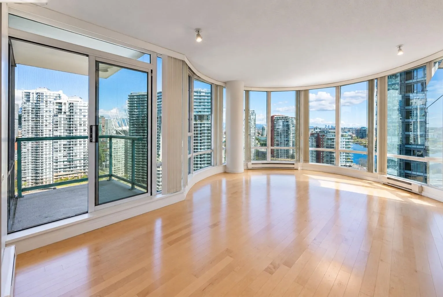 1067 Marinaside Crescent #1907