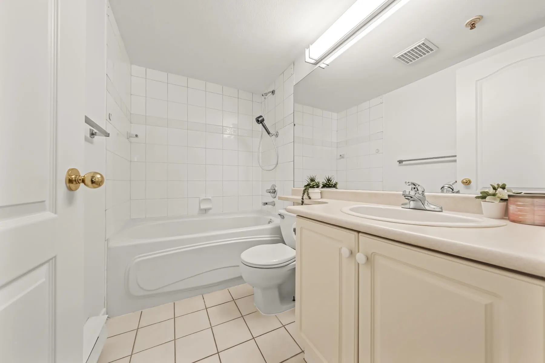 5900 Dover Crescent #205