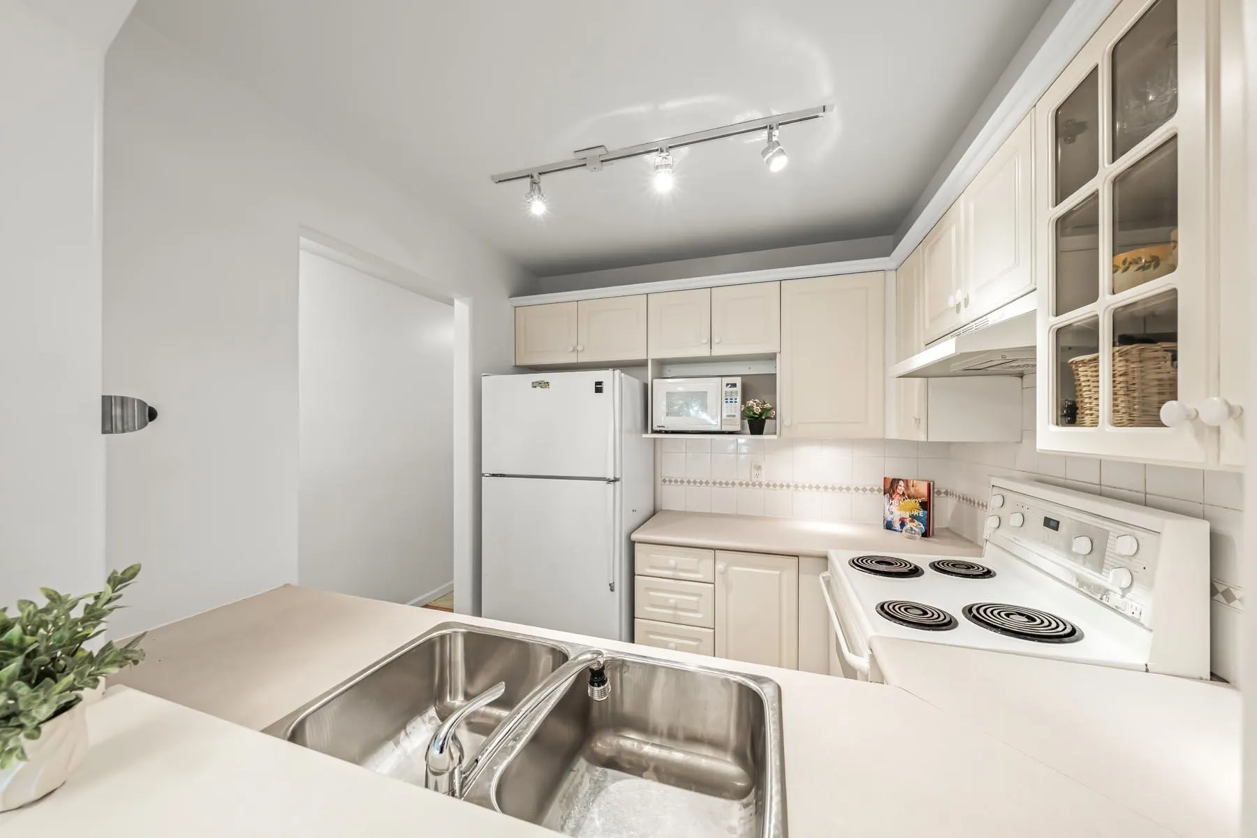 5900 Dover Crescent #205