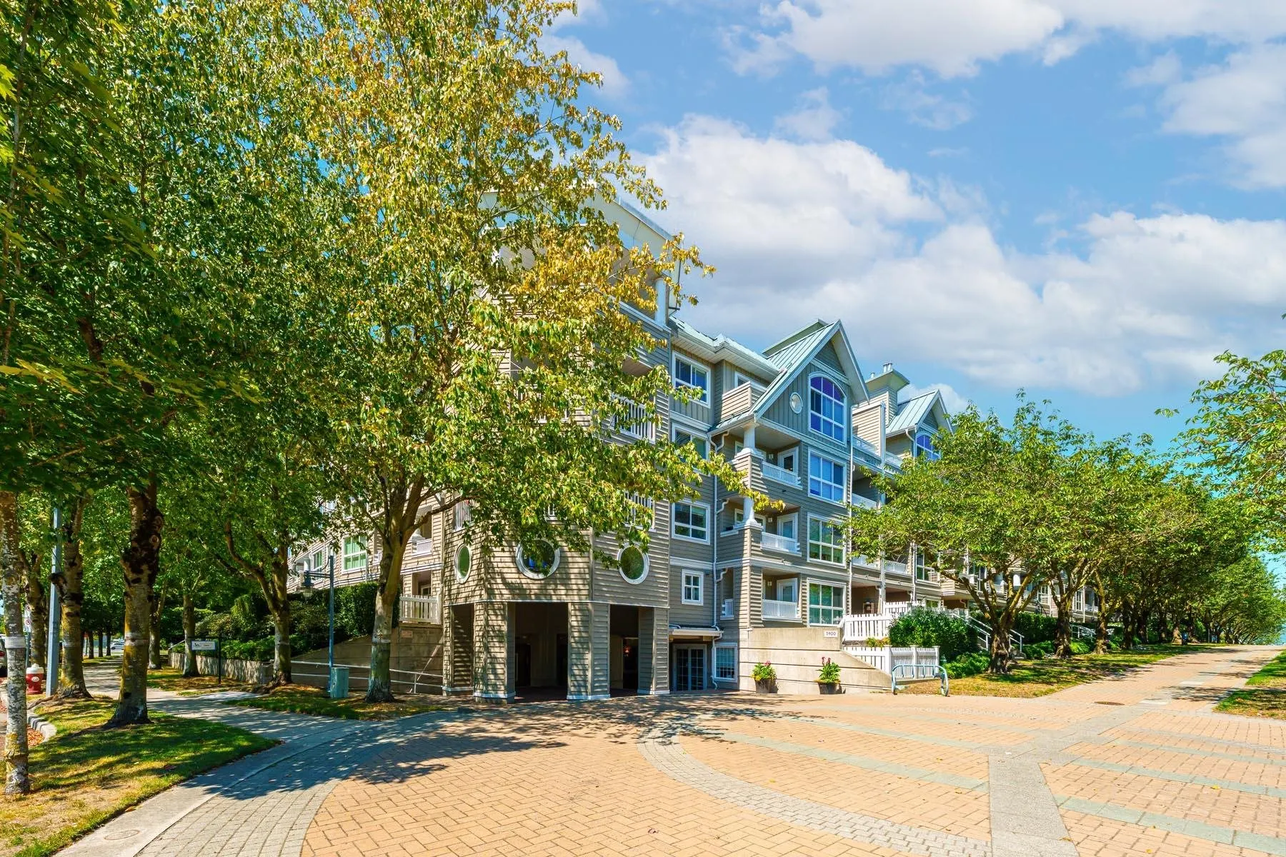 5900 Dover Crescent #205