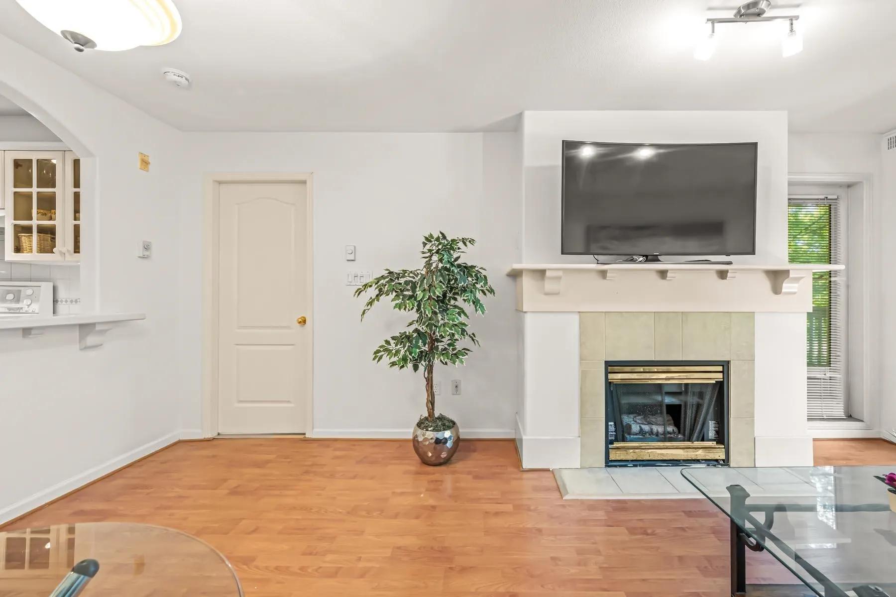 5900 Dover Crescent #205