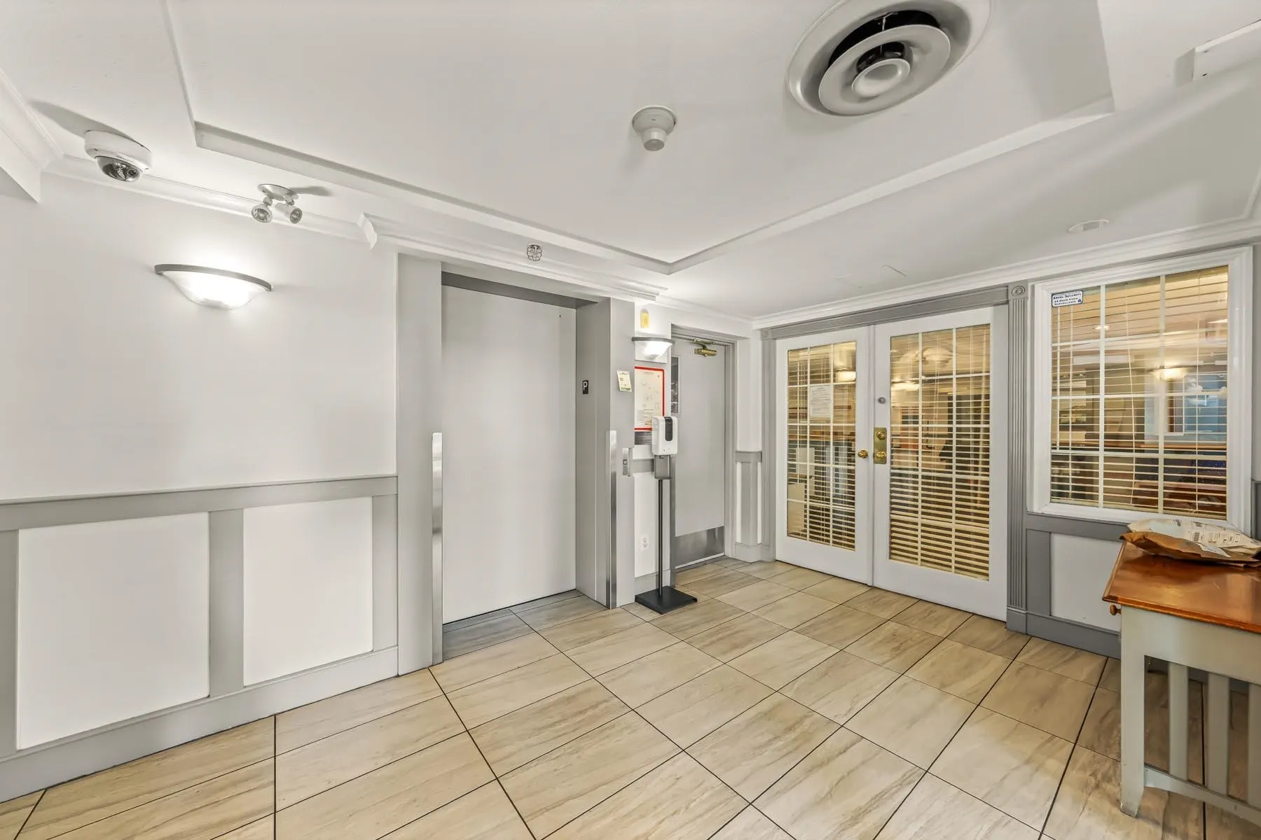 5900 Dover Crescent #205