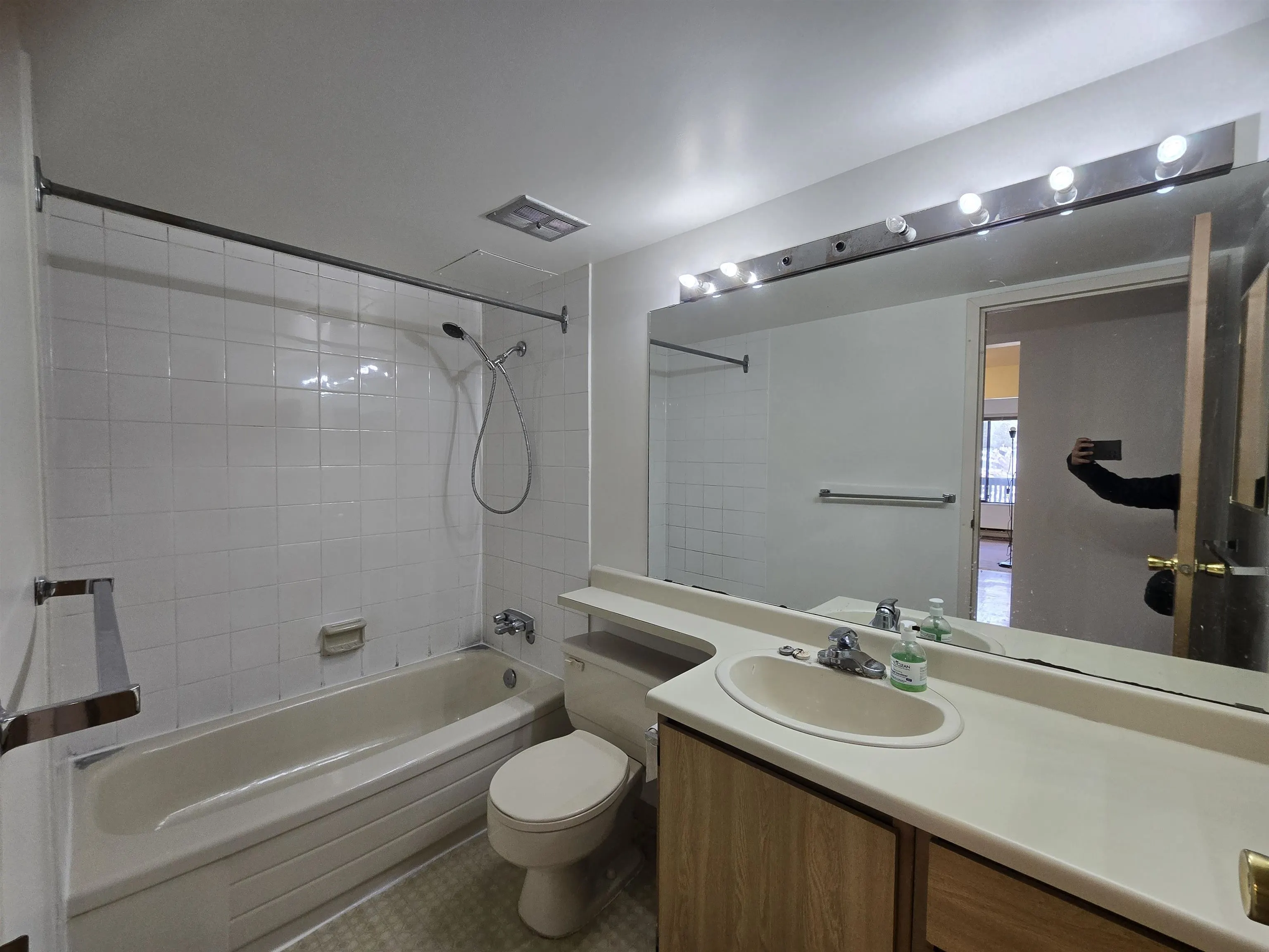 8400 Ackroyd Road #216
