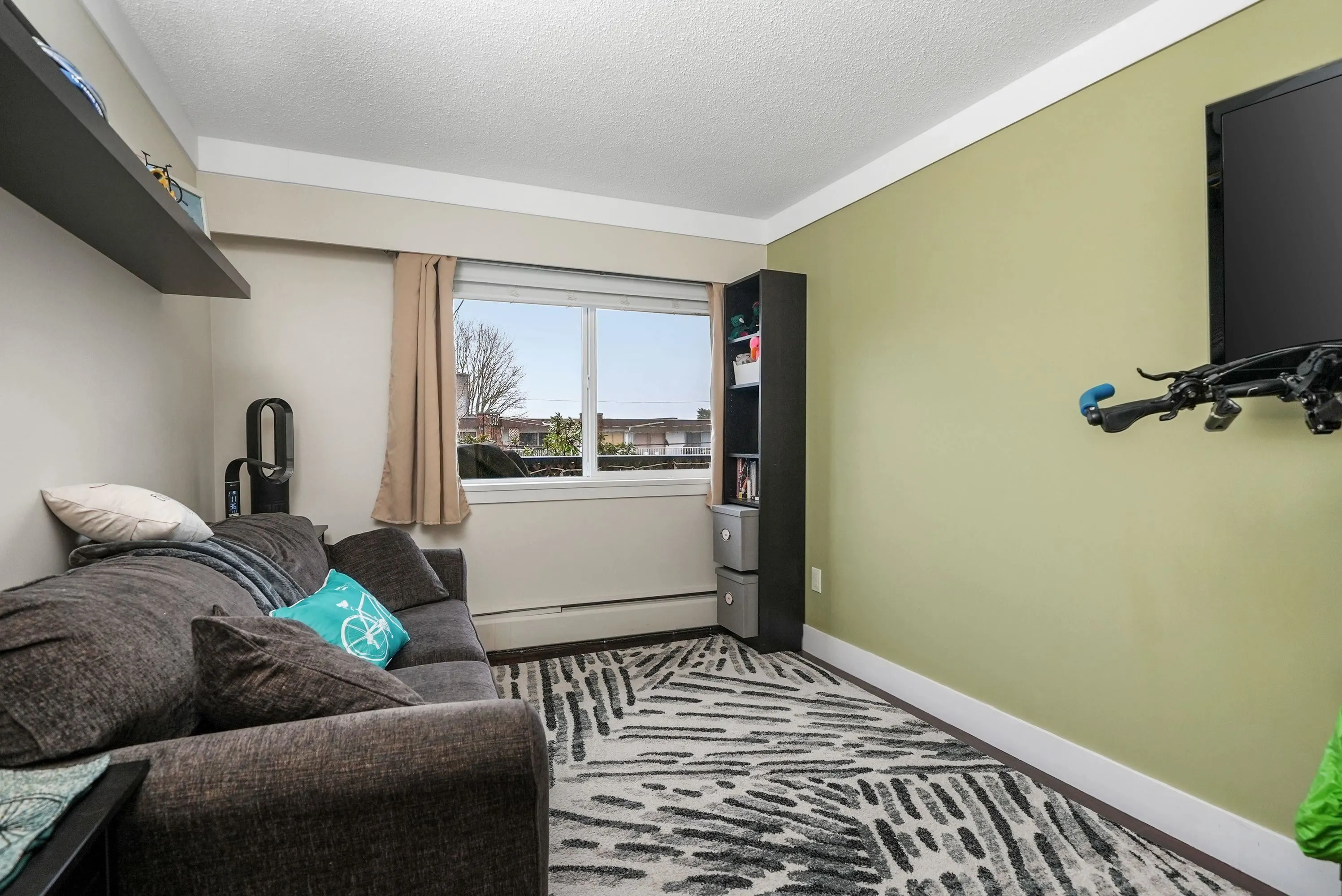 444 E 6th Avenue #201