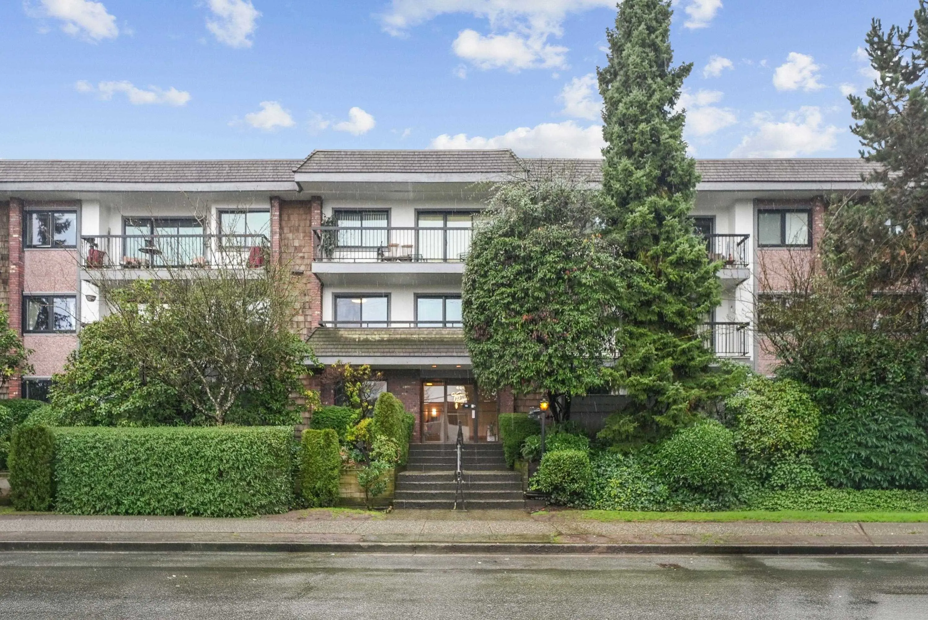 444 E 6th Avenue #201