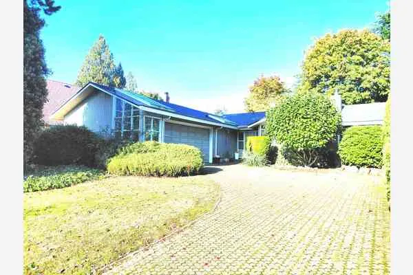 10430 Fraserglen Drive