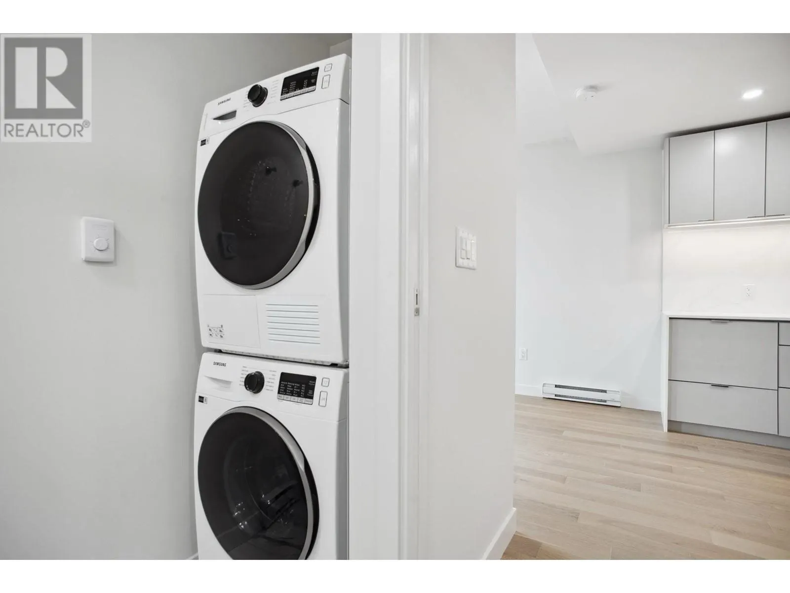 239 Keefer Street #502