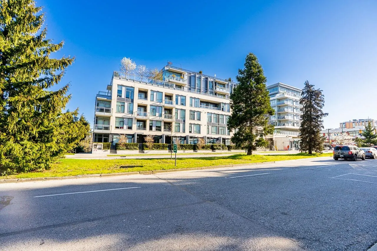 523 W King Edward Avenue #302