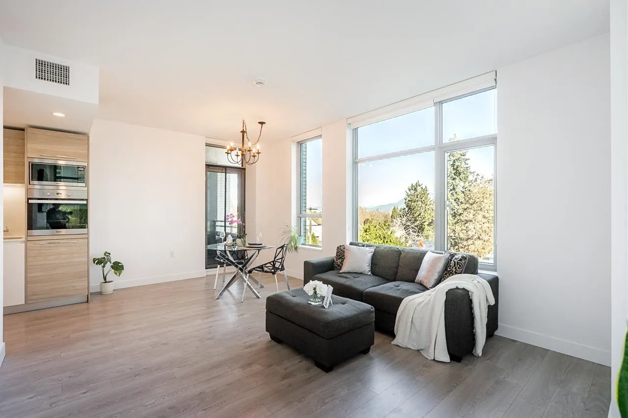 523 W King Edward Avenue #302