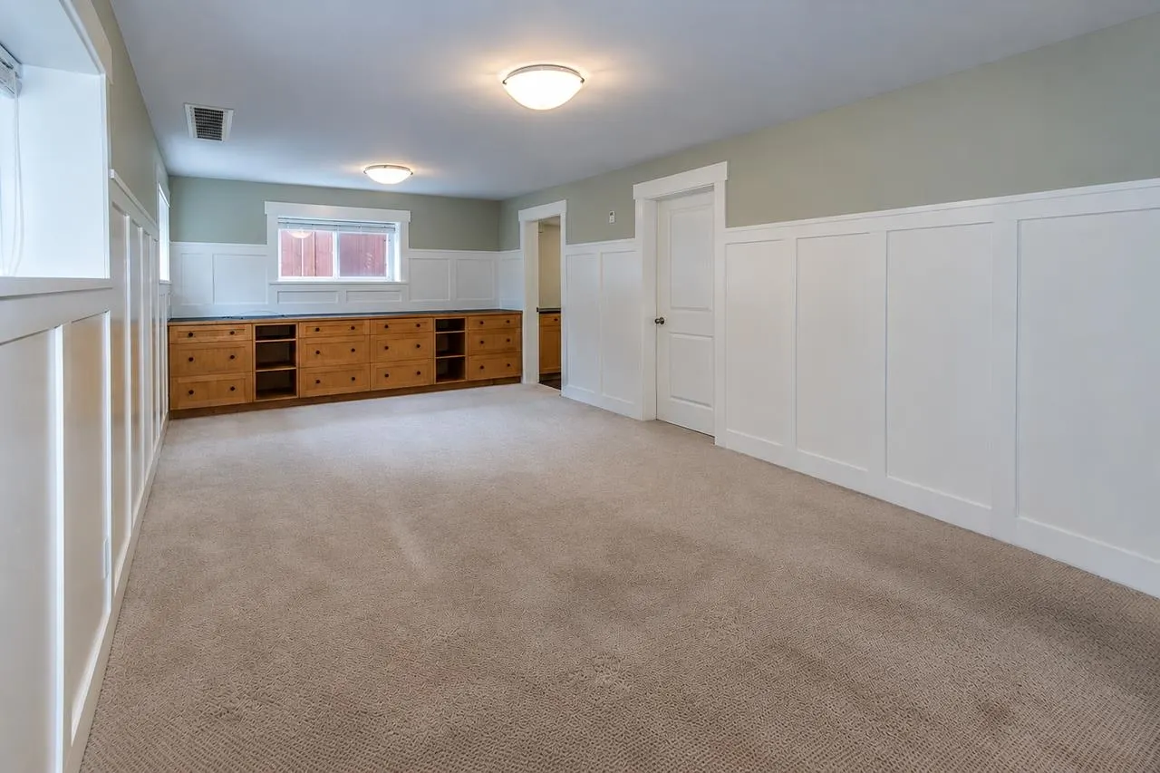 1032 Glenayre Drive