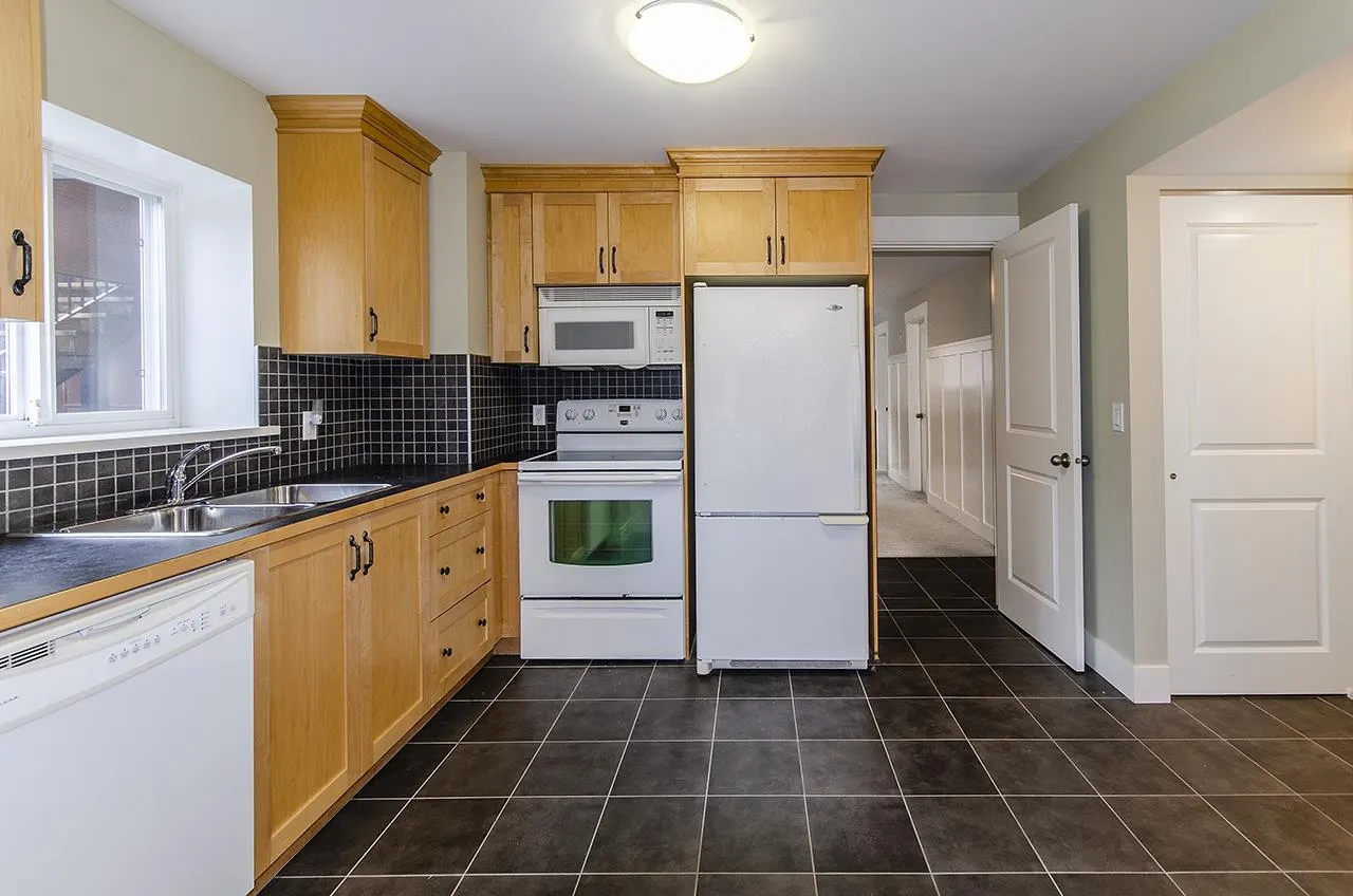1032 Glenayre Drive