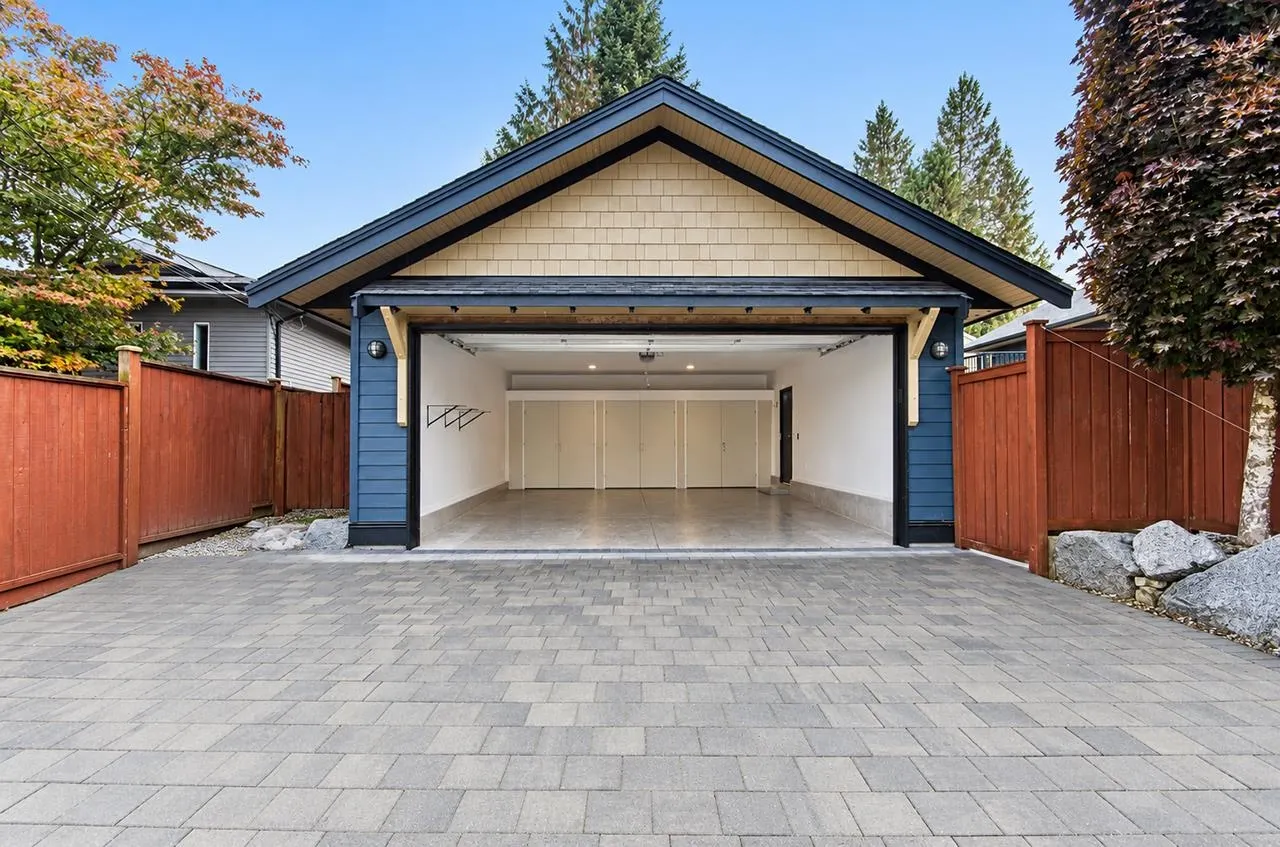 1032 Glenayre Drive