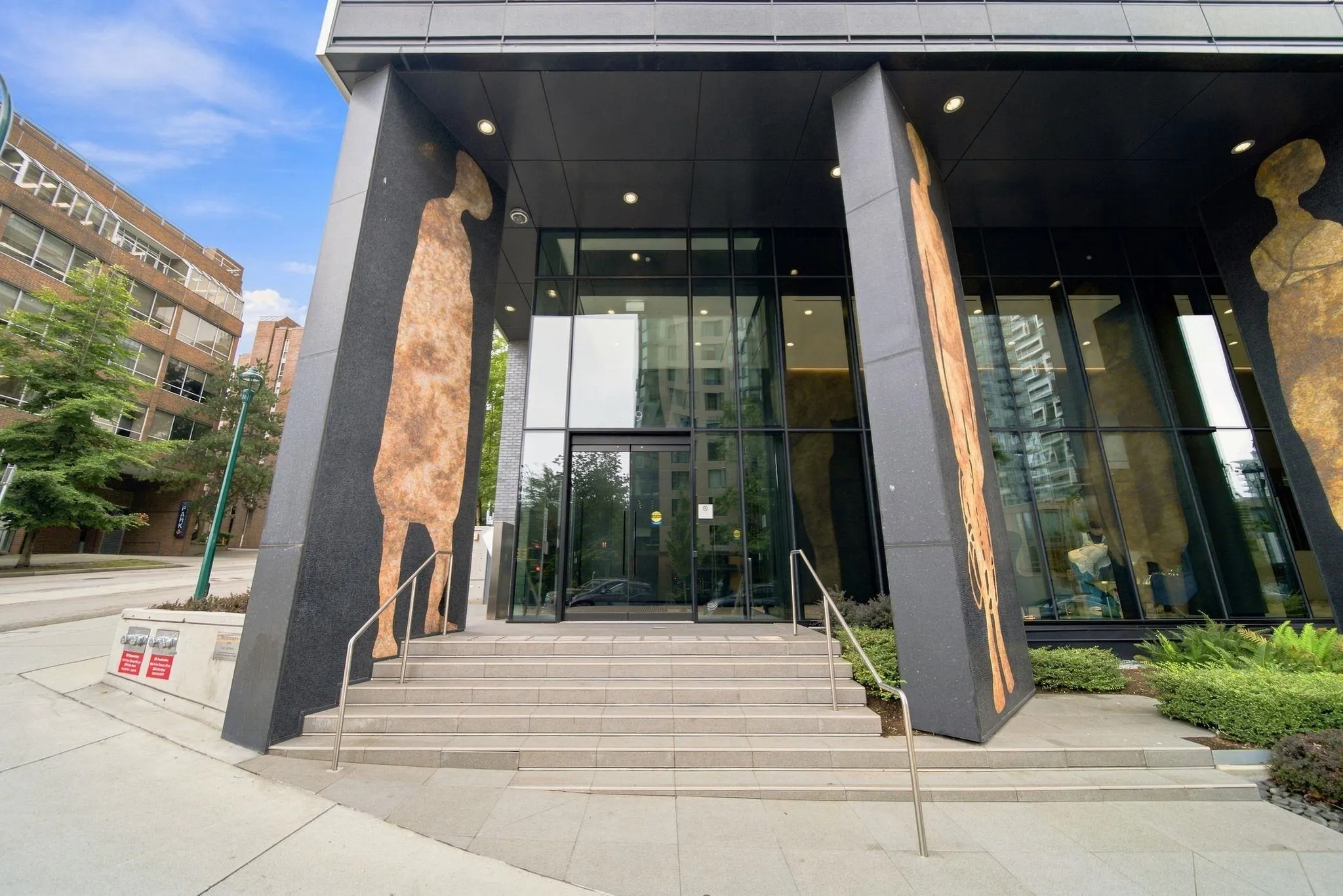 889 Pacific Street #605