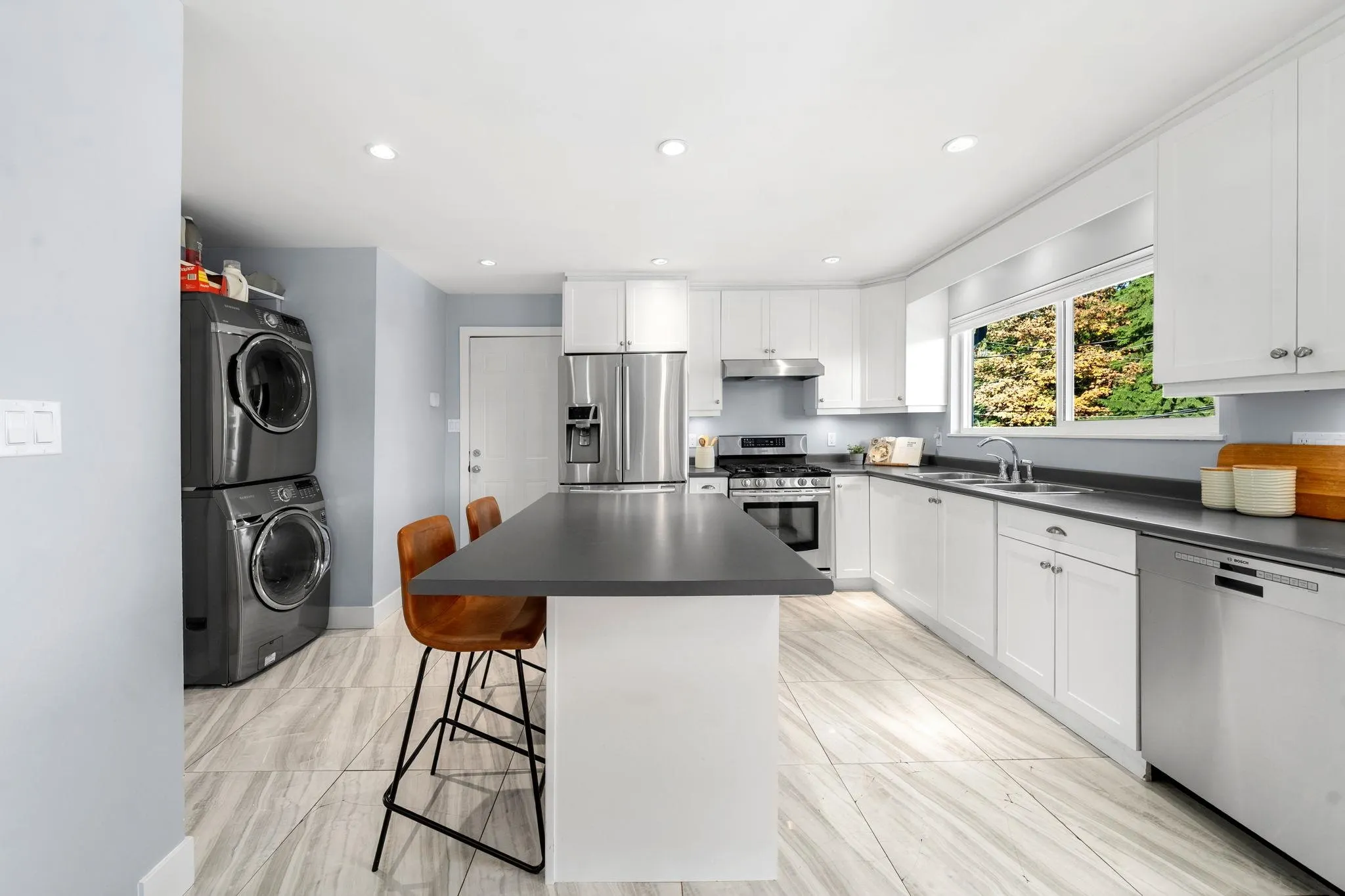 1147 Deep Cove Road