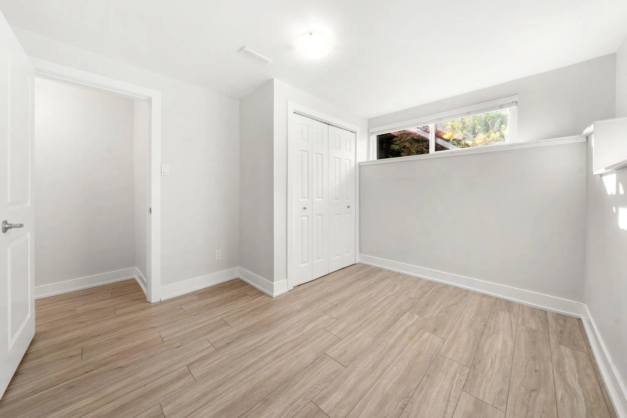 1147 Deep Cove Road