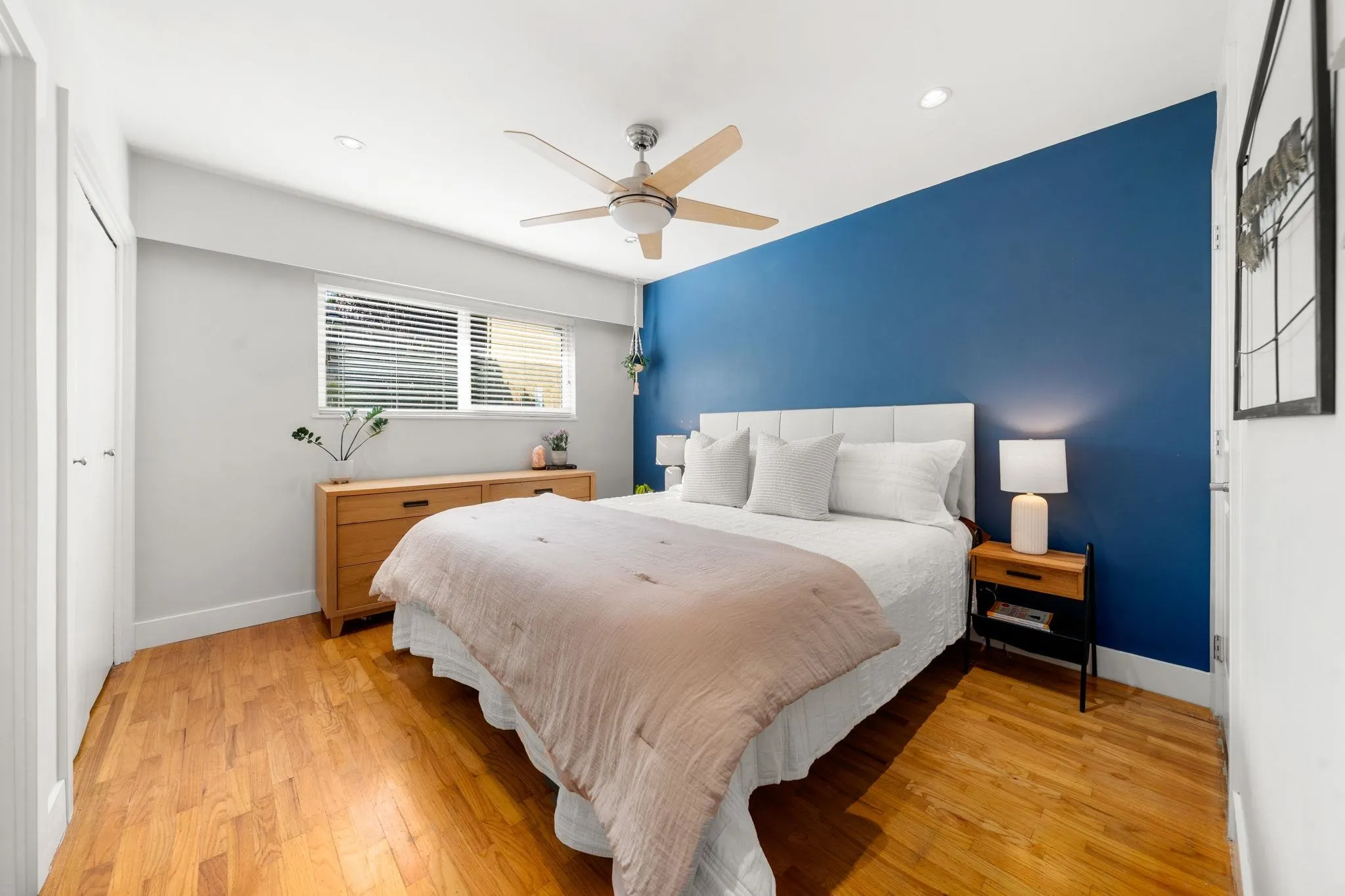 1147 Deep Cove Road