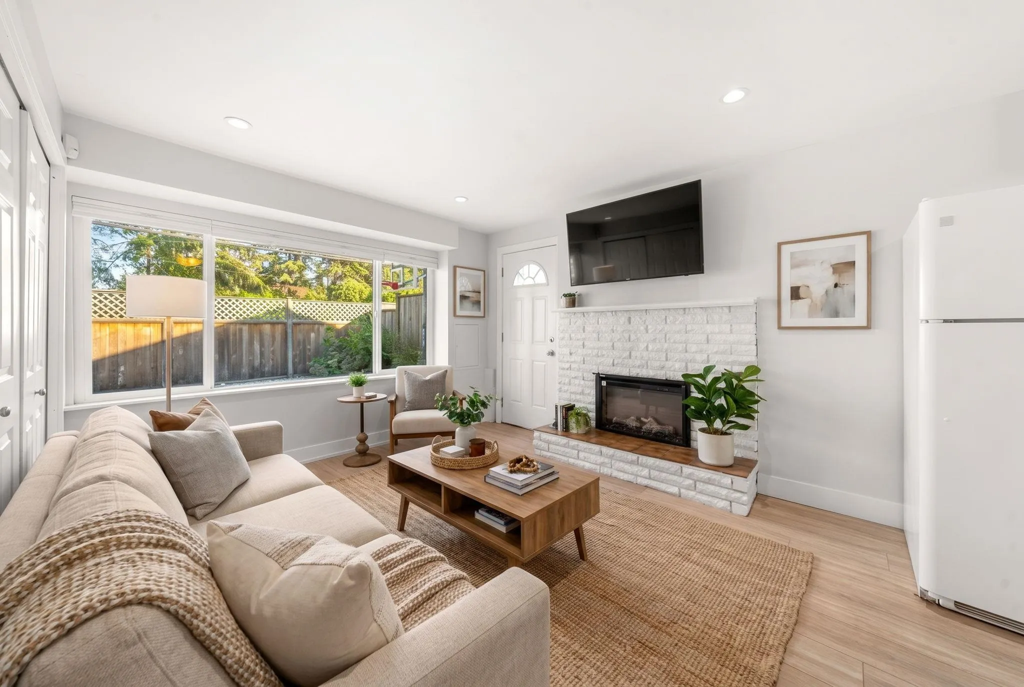 1147 Deep Cove Road