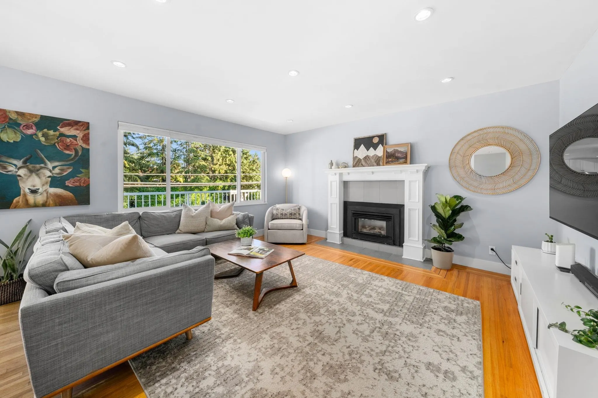 1147 Deep Cove Road