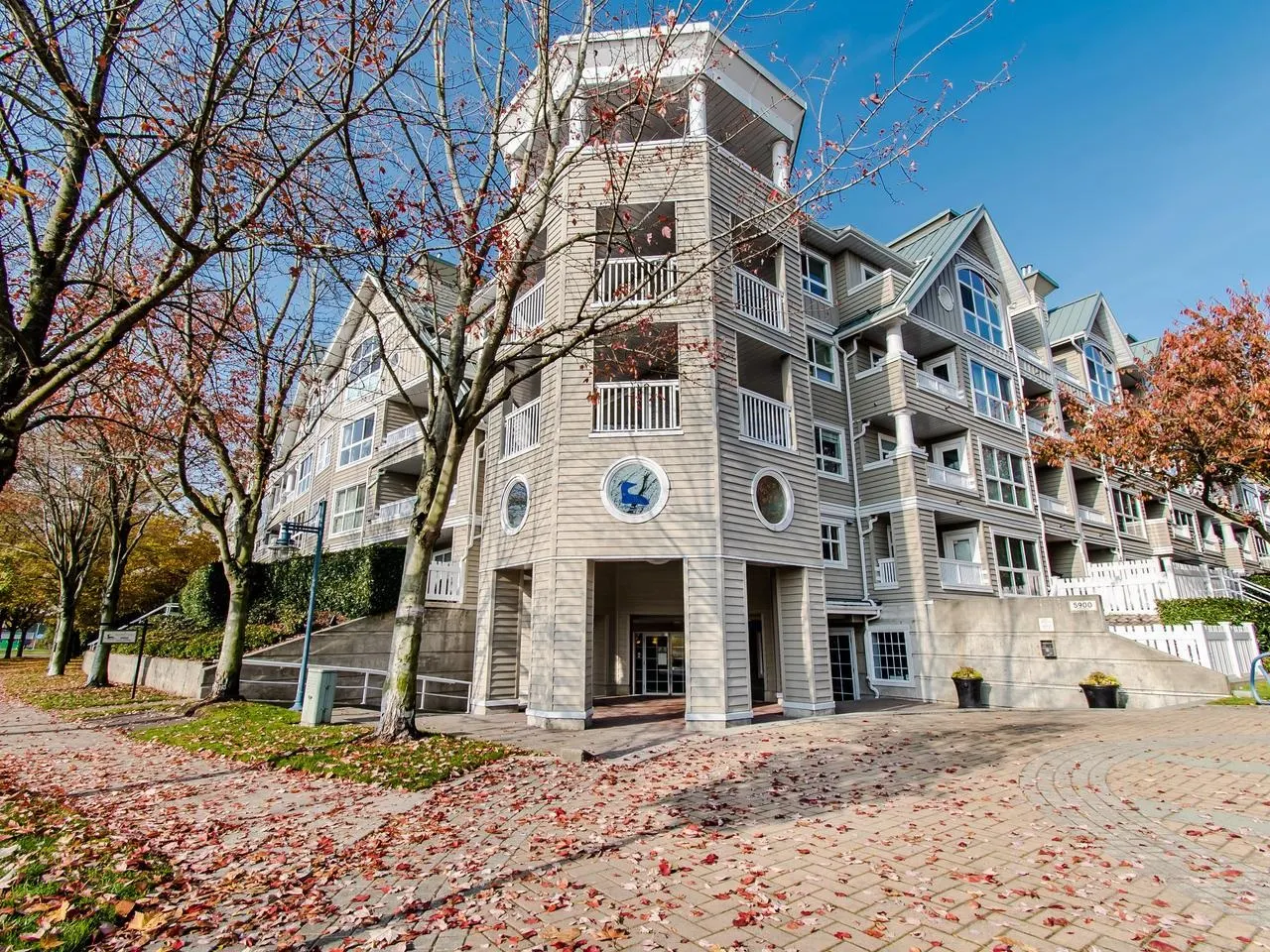 5900 Dover Crescent #117