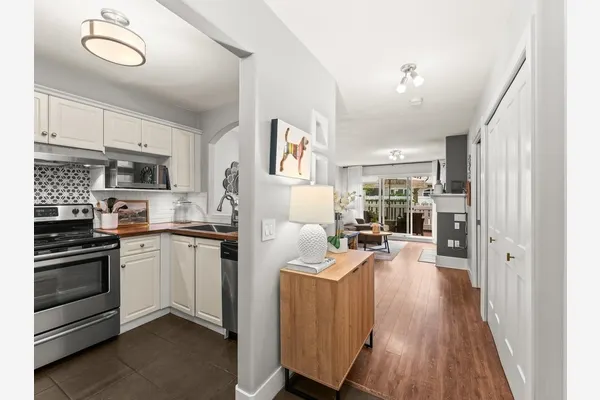 5900 Dover Crescent #117